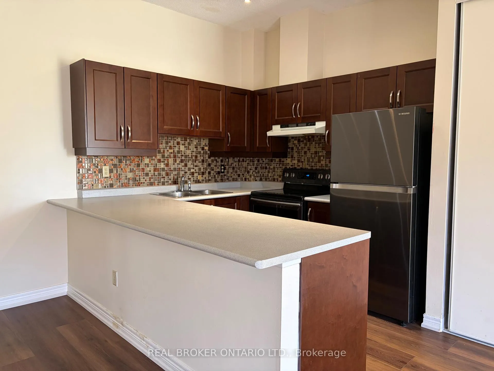 Photo 4 of Unit 108, 4140 Foxwood Drive, Burlington, Tansley — HOMEH