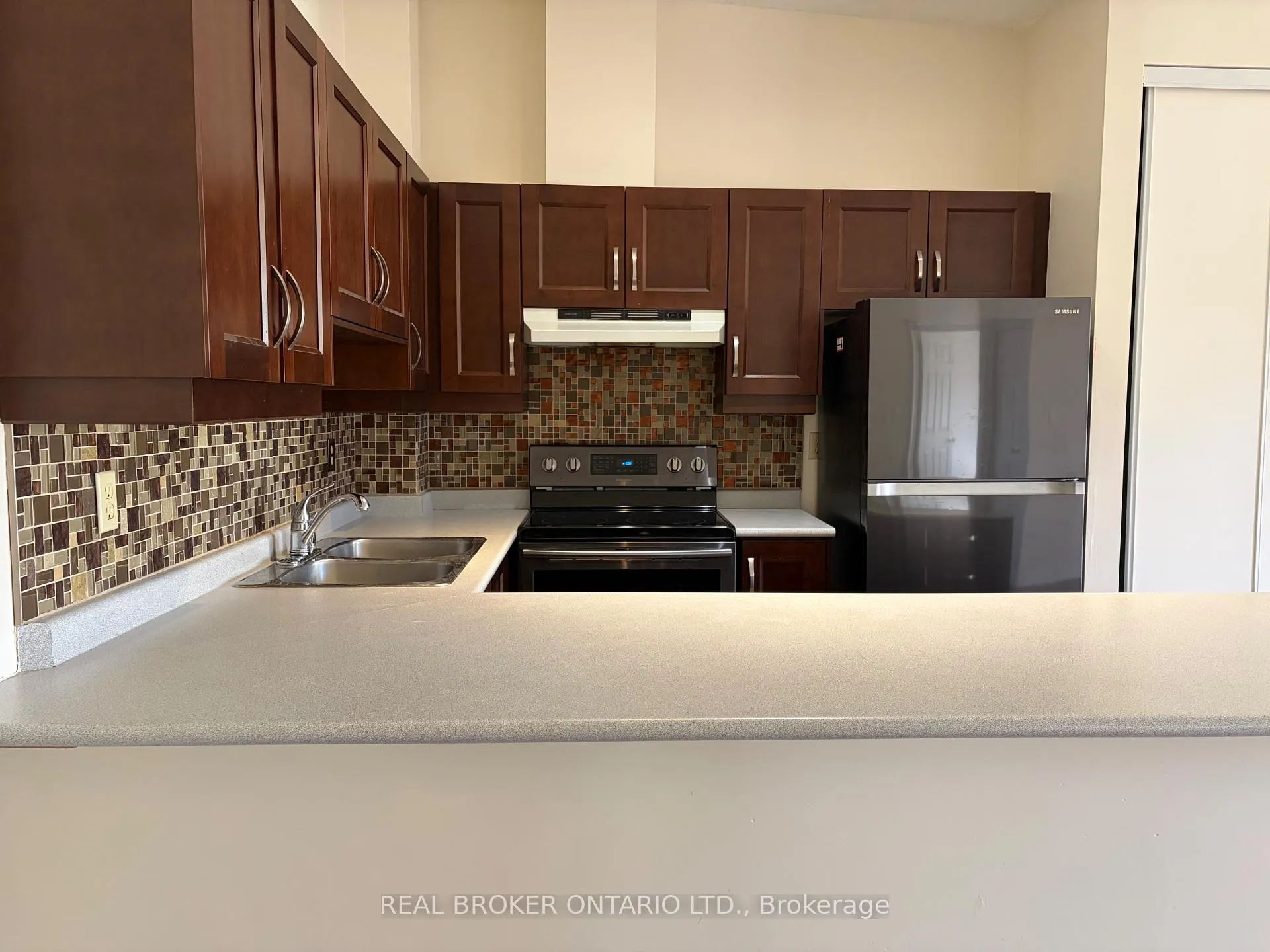 Photo 5 of Unit 108, 4140 Foxwood Drive, Burlington, Tansley — HOMEH
