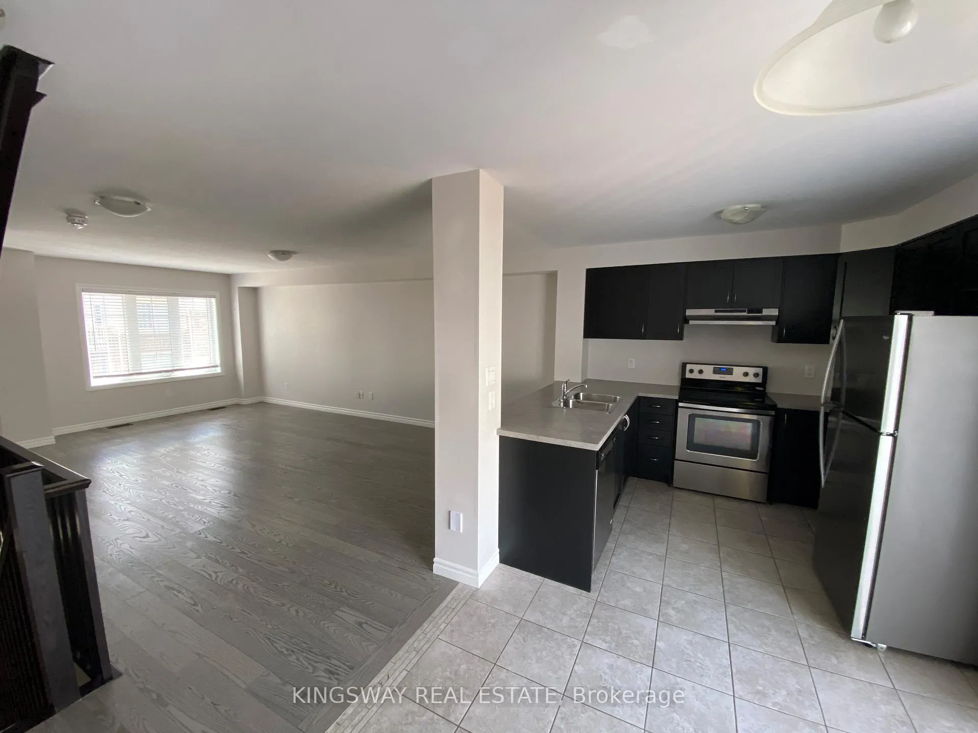 Photo 2 of 16 Kenridge Terrace, Hamilton, Stoney Creek Mountain — HOMEH