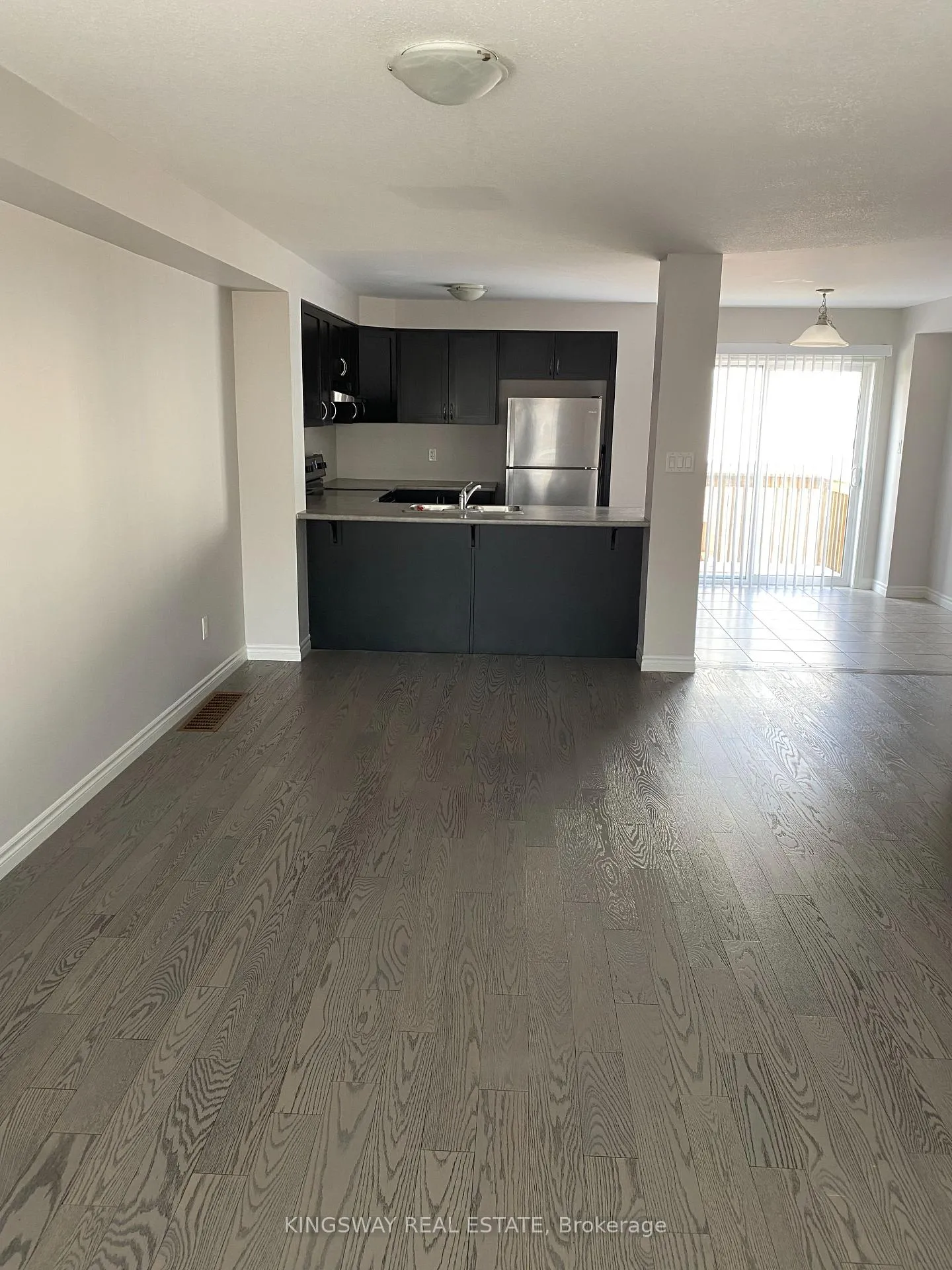 Photo 3 of 16 Kenridge Terrace, Hamilton, Stoney Creek Mountain — HOMEH
