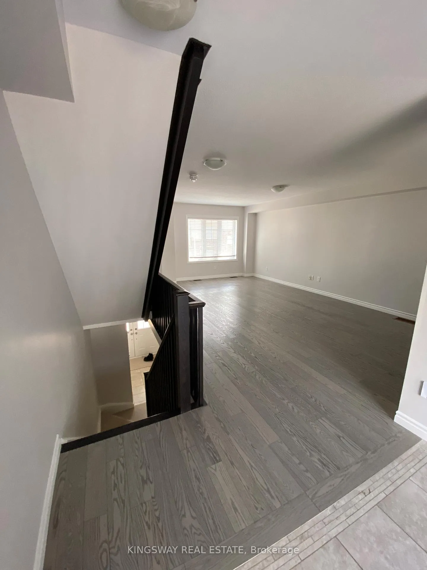 Photo 4 of 16 Kenridge Terrace, Hamilton, Stoney Creek Mountain — HOMEH
