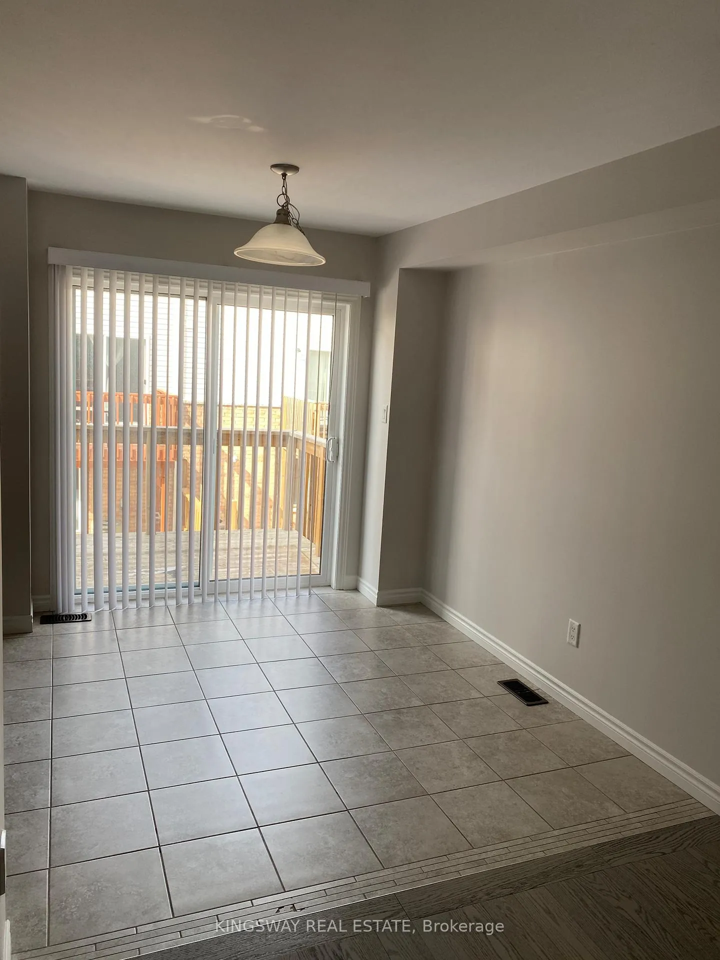 Photo 5 of 16 Kenridge Terrace, Hamilton, Stoney Creek Mountain — HOMEH