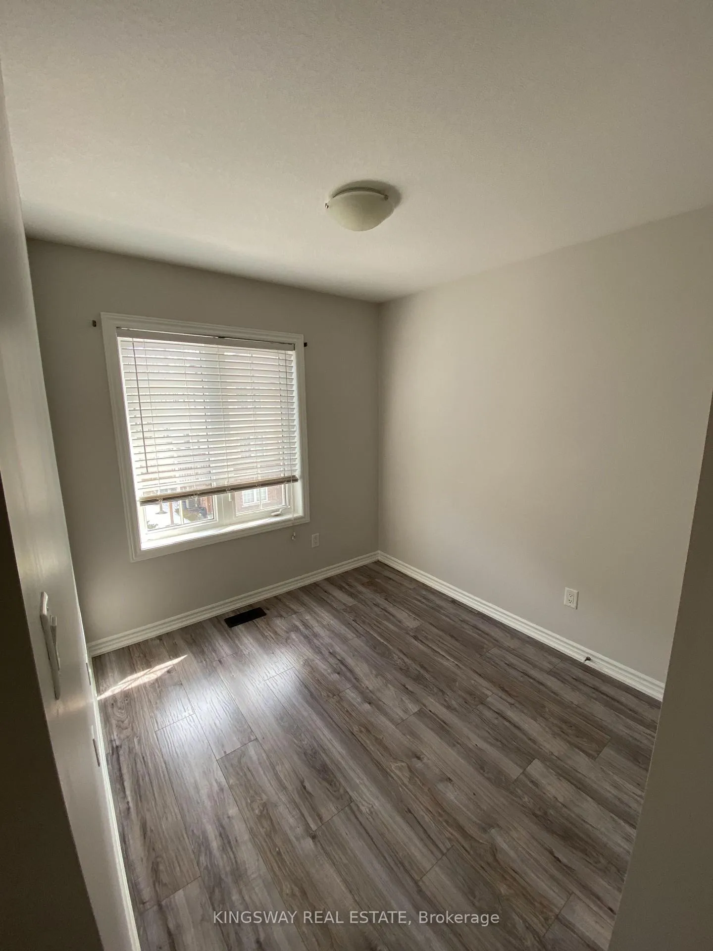 Photo 7 of 16 Kenridge Terrace, Hamilton, Stoney Creek Mountain — HOMEH