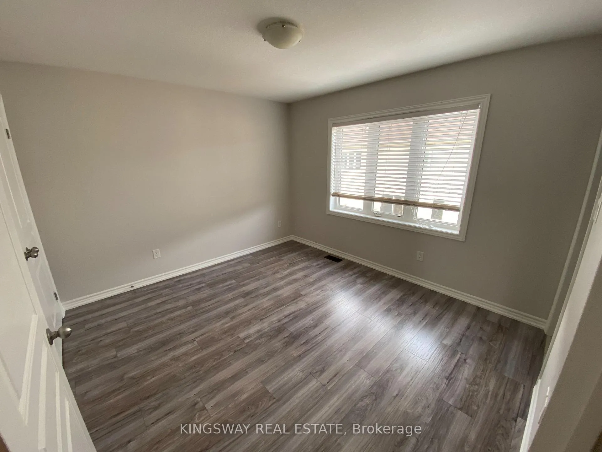 Photo 12 of 16 Kenridge Terrace, Hamilton, Stoney Creek Mountain — HOMEH