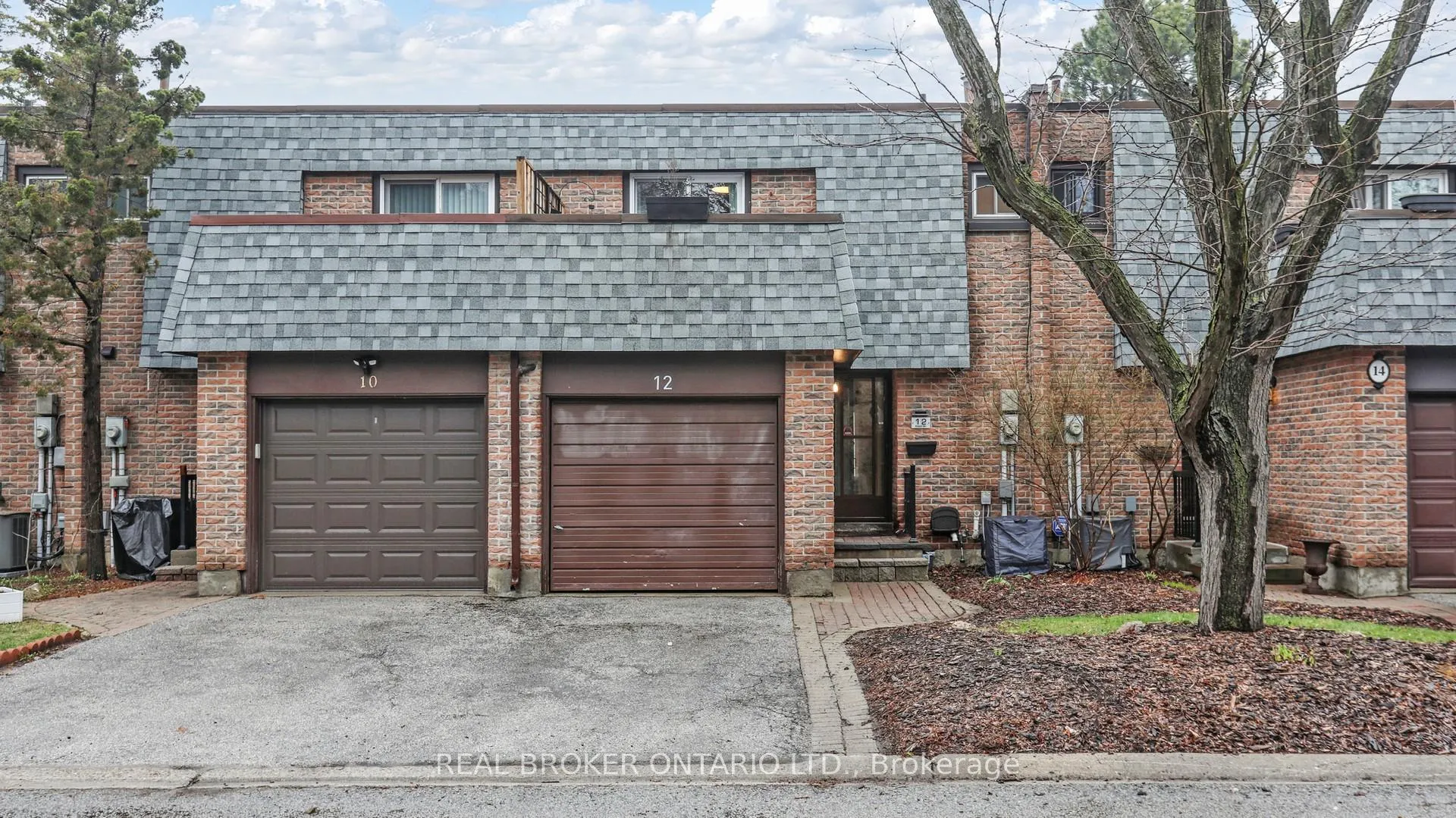 Photo 2 of 12 Woodglen Way, Markham, Unionville — HOMEH