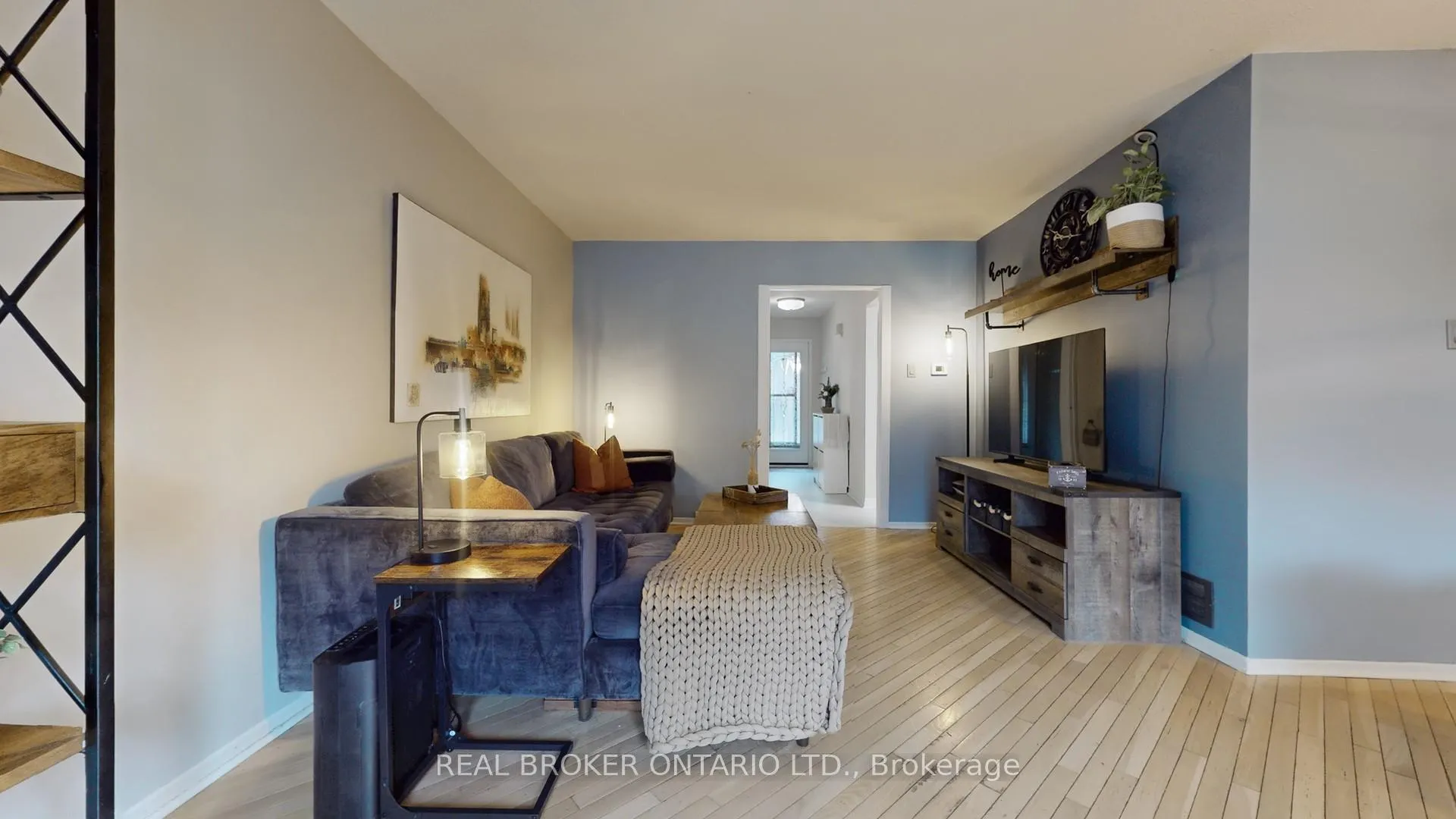 Photo 3 of 12 Woodglen Way, Markham, Unionville — HOMEH