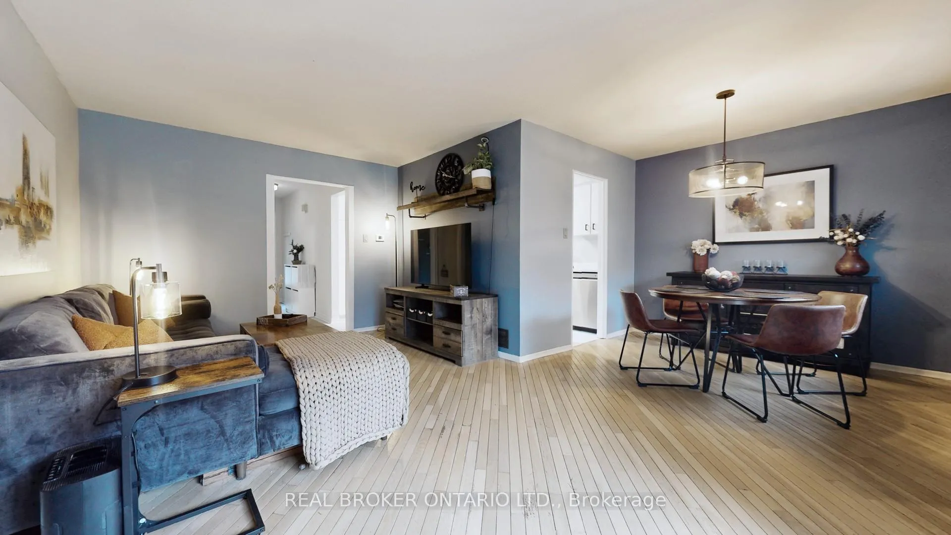 Photo 4 of 12 Woodglen Way, Markham, Unionville — HOMEH