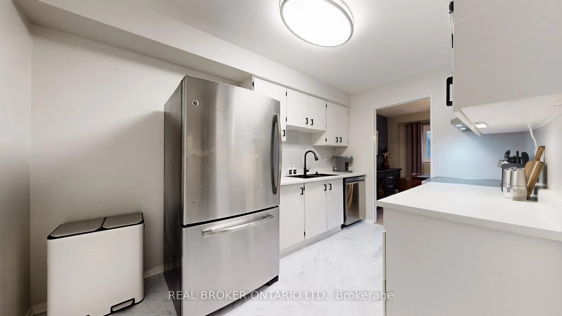 Photo 7 of 12 Woodglen Way, Markham, Unionville — HOMEH