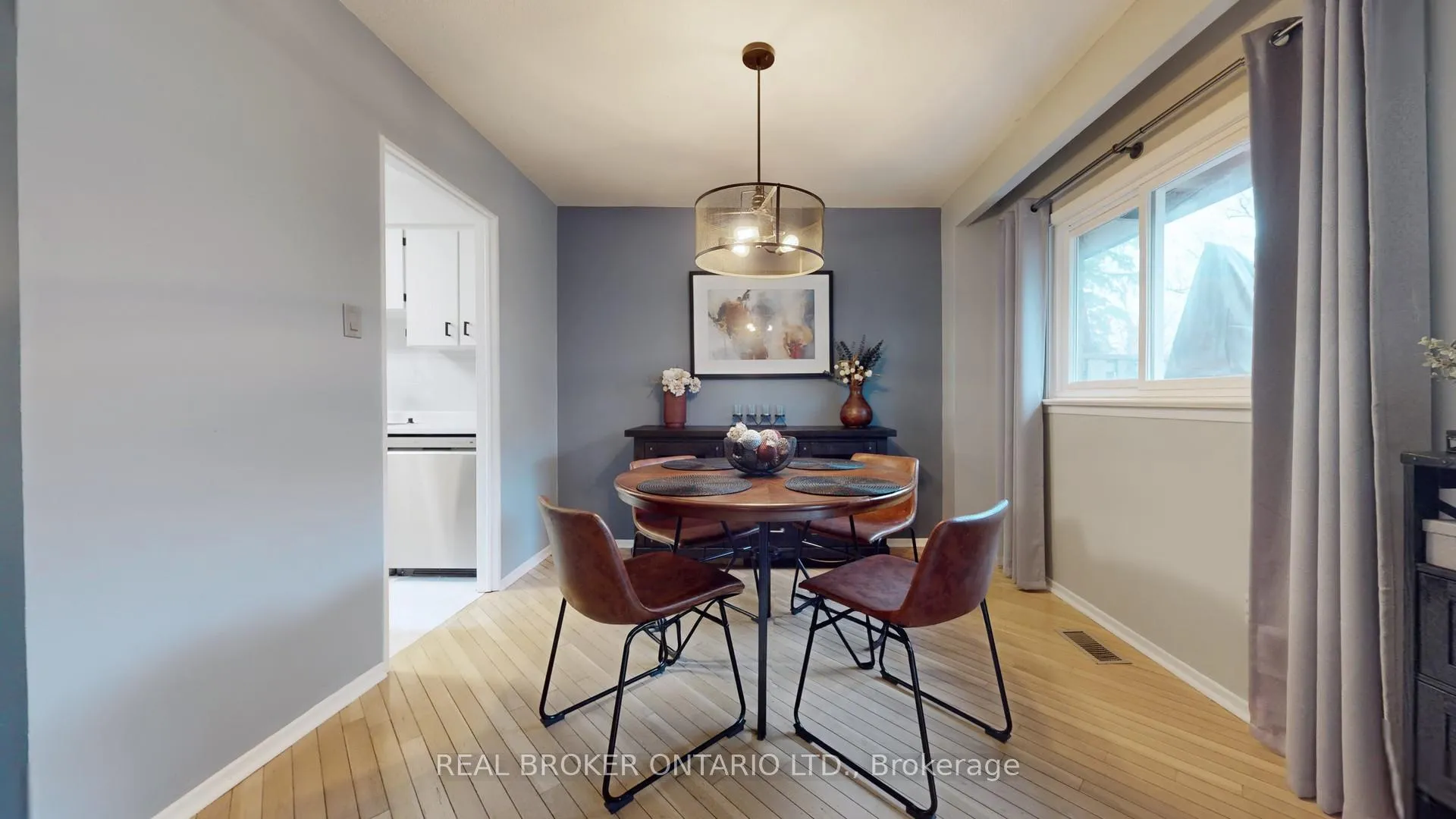 Photo 8 of 12 Woodglen Way, Markham, Unionville — HOMEH