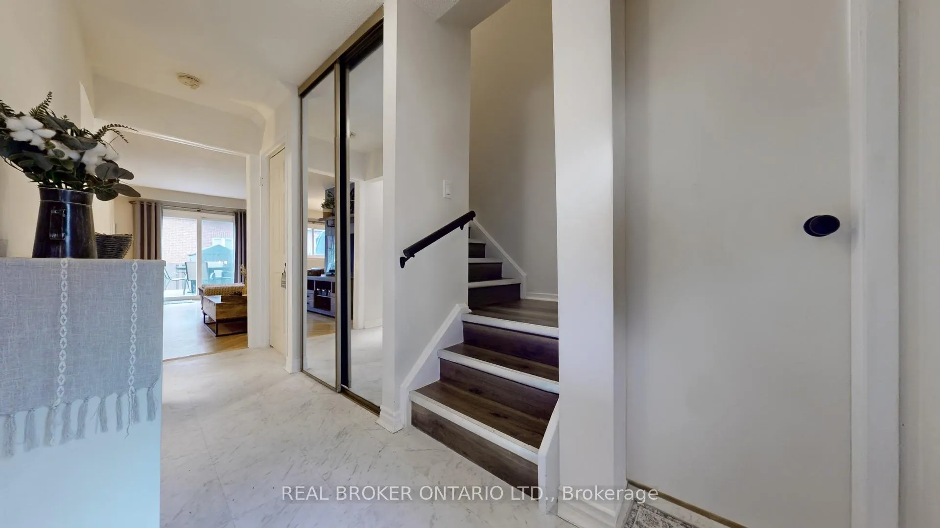 Photo 11 of 12 Woodglen Way, Markham, Unionville — HOMEH