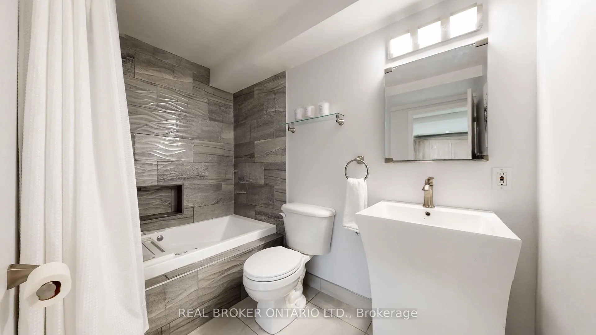 Photo 20 of 12 Woodglen Way, Markham, Unionville — HOMEH