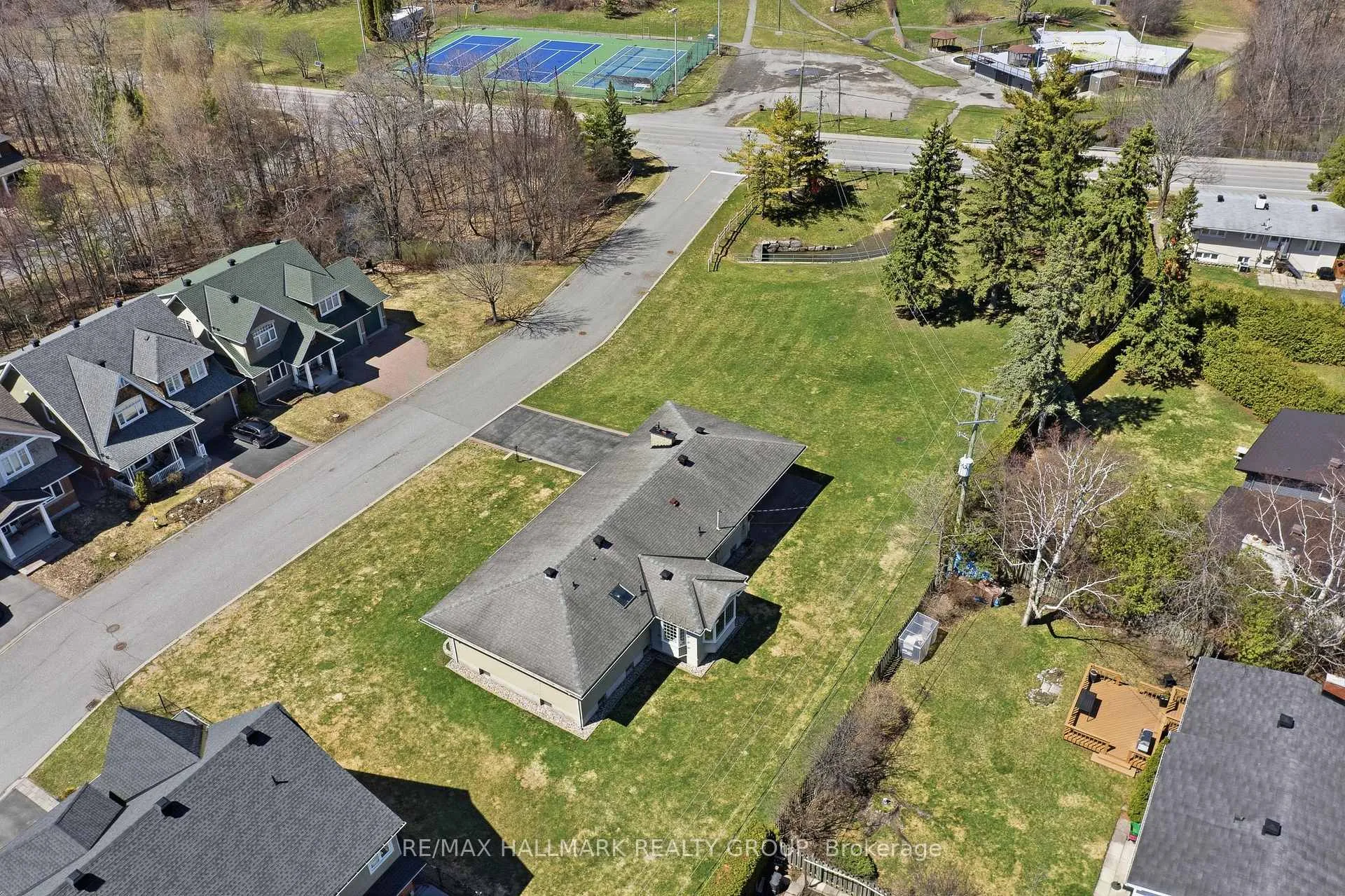 Photo 34 of 68 Corkstown Road, Ottawa, Lakeview Park — HOMEH