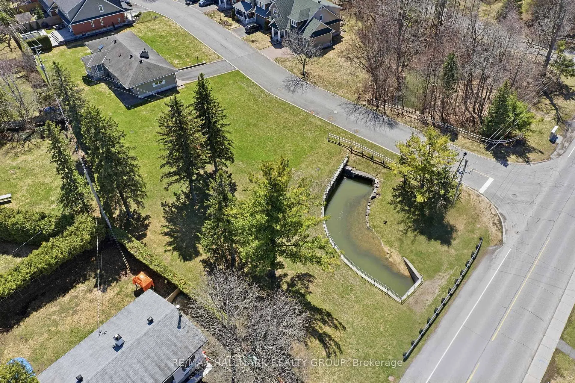 Photo 35 of 68 Corkstown Road, Ottawa, Lakeview Park — HOMEH
