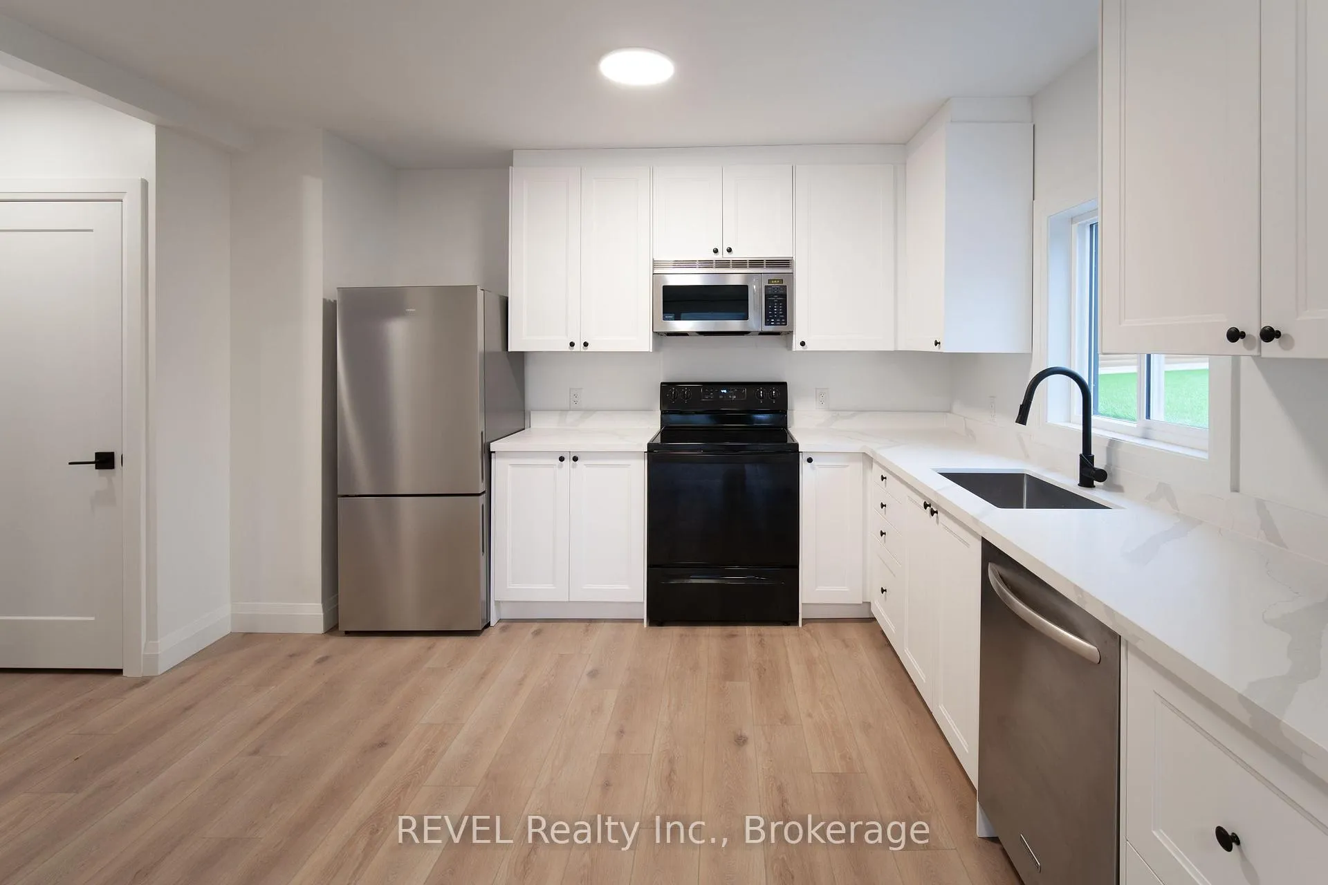 Photo 7 of Unit Upper, 718 Ontario Road, Welland, Lincoln/Crowland — HOMEH
