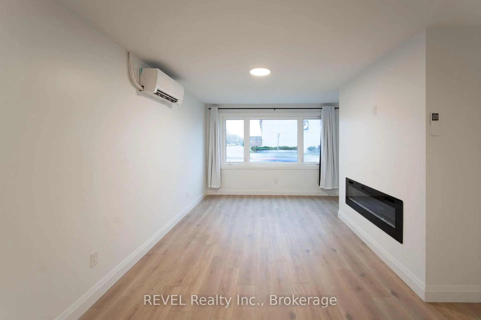 Photo 11 of Unit Upper, 718 Ontario Road, Welland, Lincoln/Crowland — HOMEH