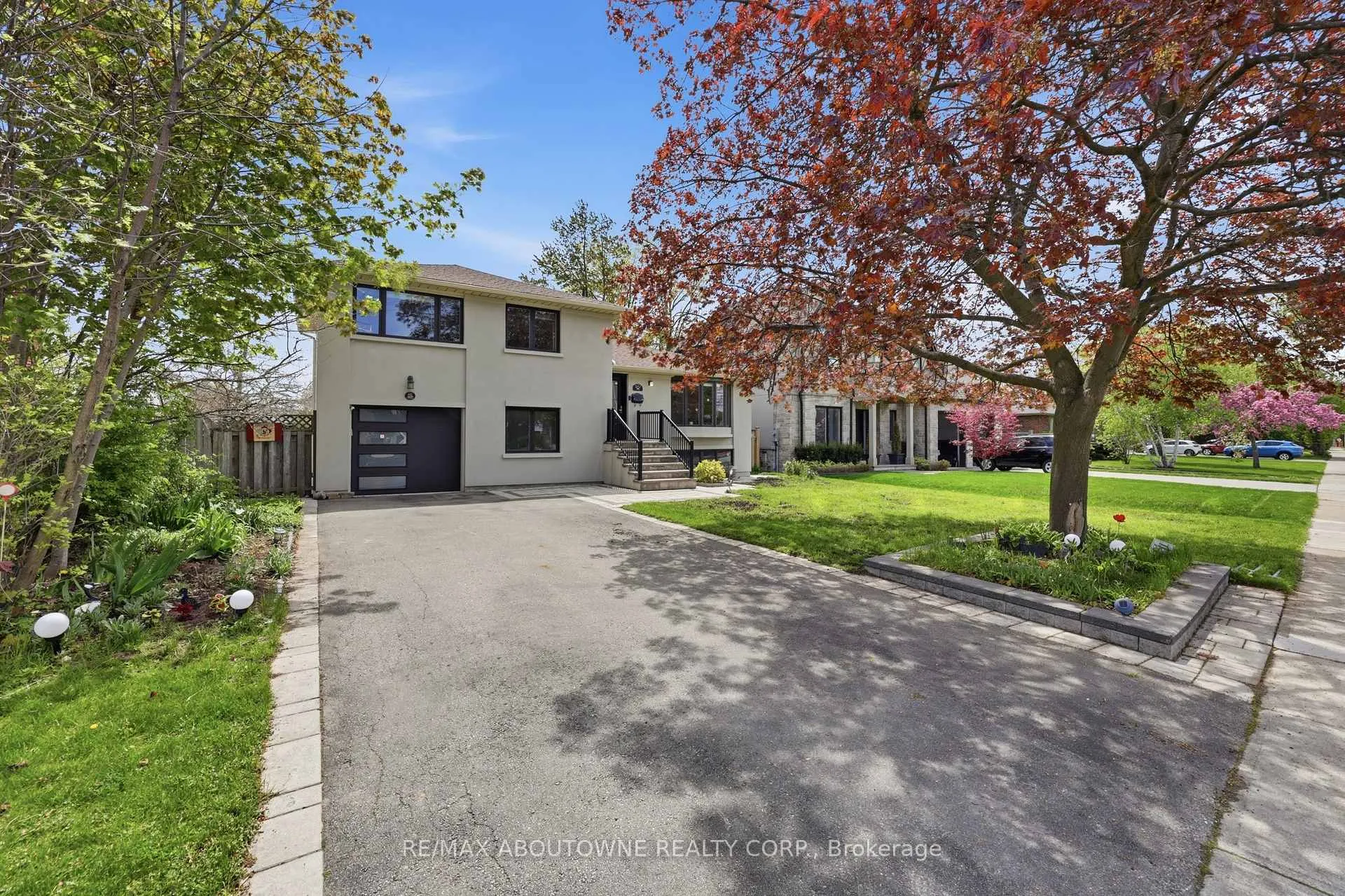 Photo 4 of 2122 Bridge Road, Oakville, West — HOMEH