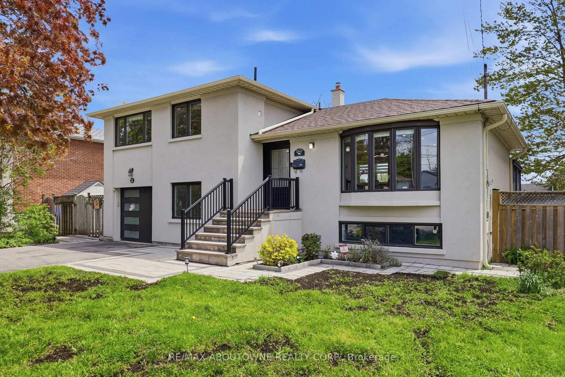 Photo 5 of 2122 Bridge Road, Oakville, West — HOMEH