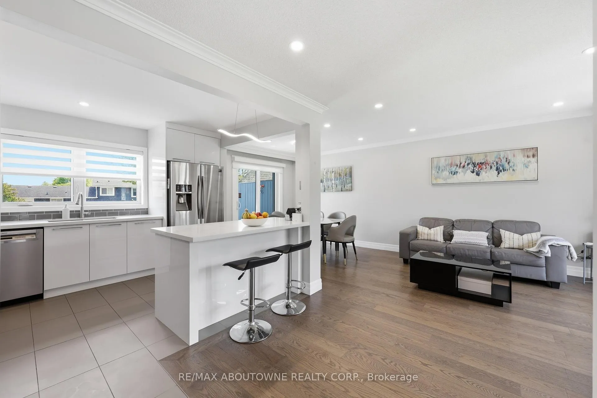 Photo 8 of 2122 Bridge Road, Oakville, West — HOMEH