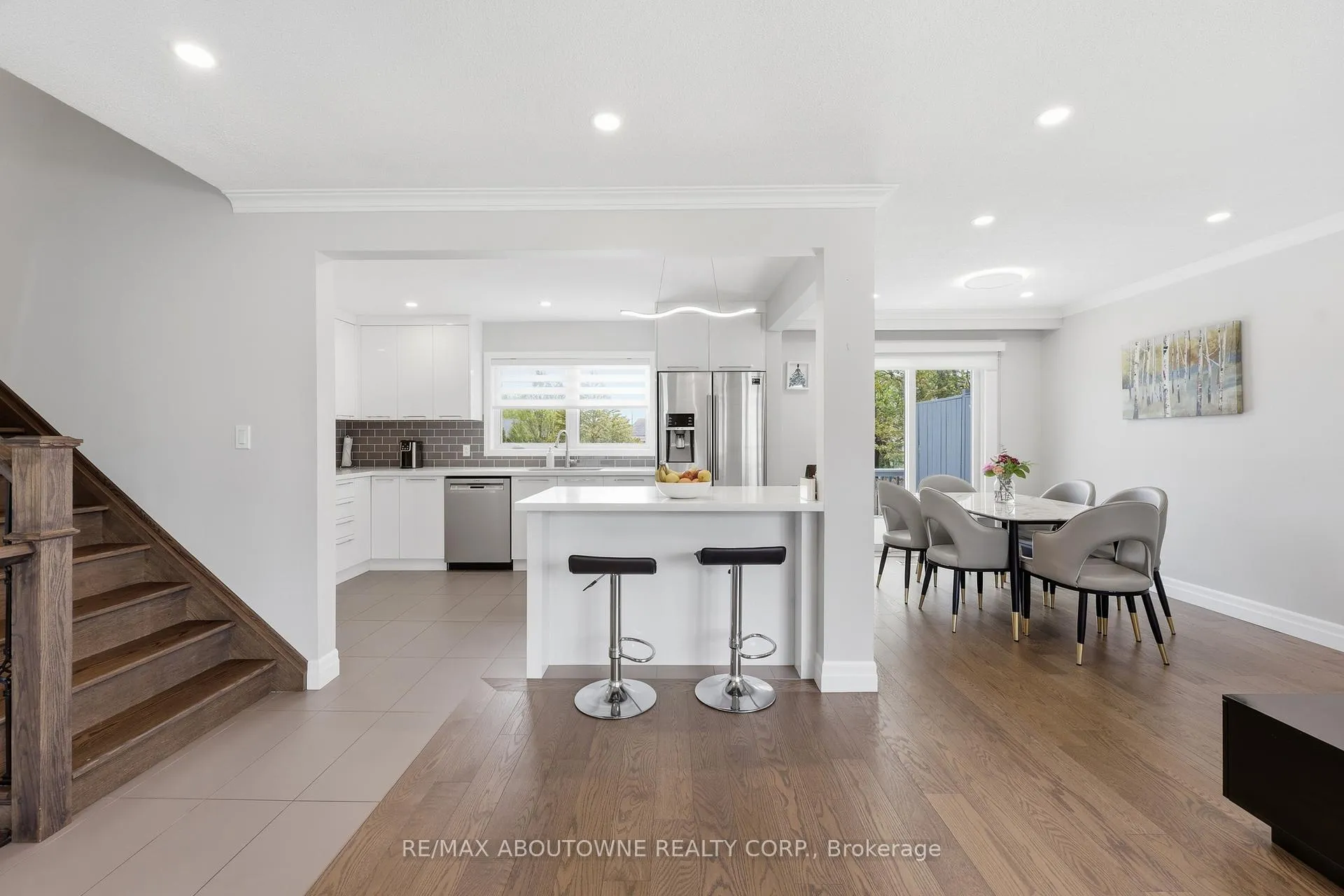 Photo 9 of 2122 Bridge Road, Oakville, West — HOMEH