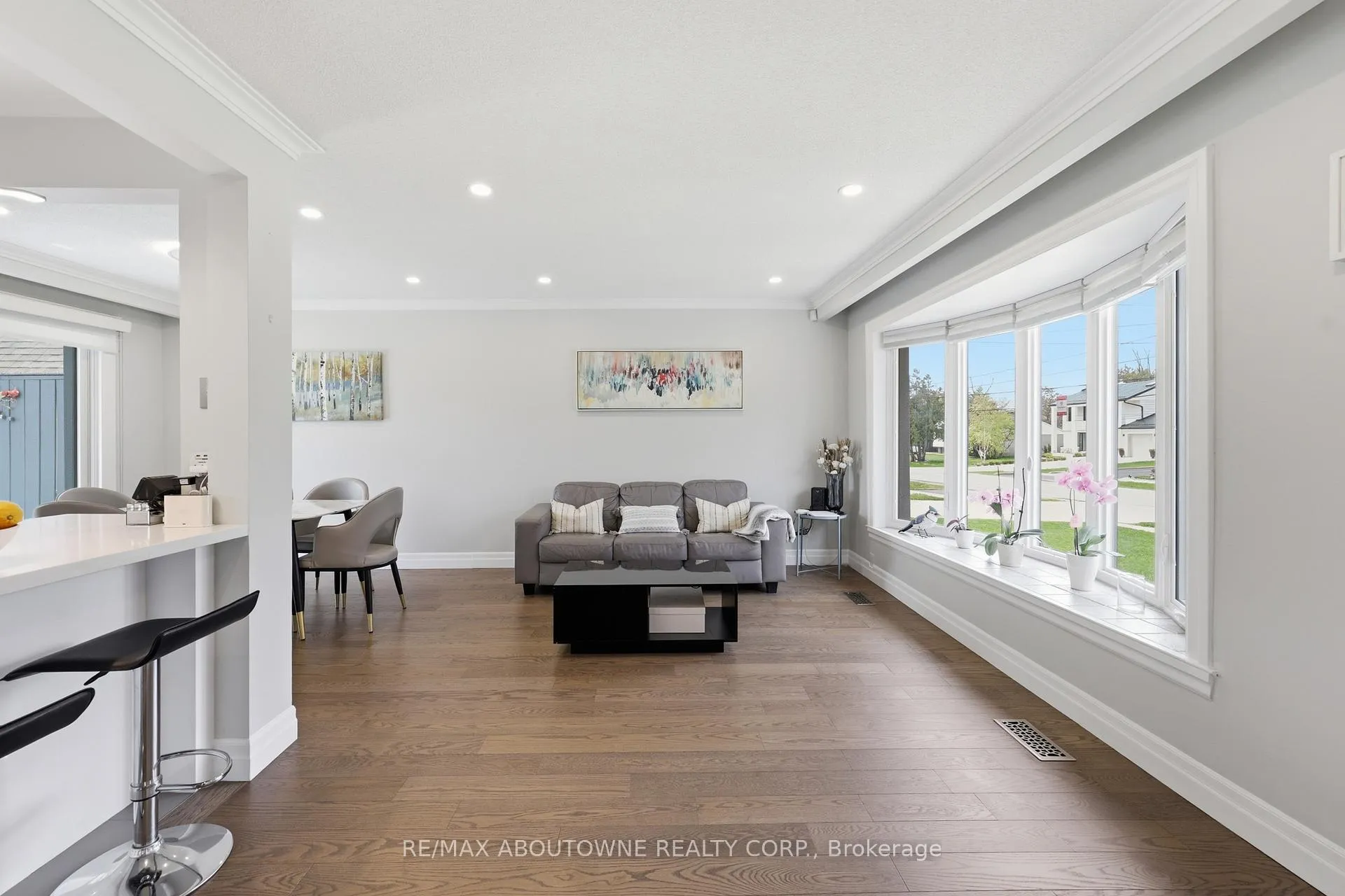 Photo 10 of 2122 Bridge Road, Oakville, West — HOMEH