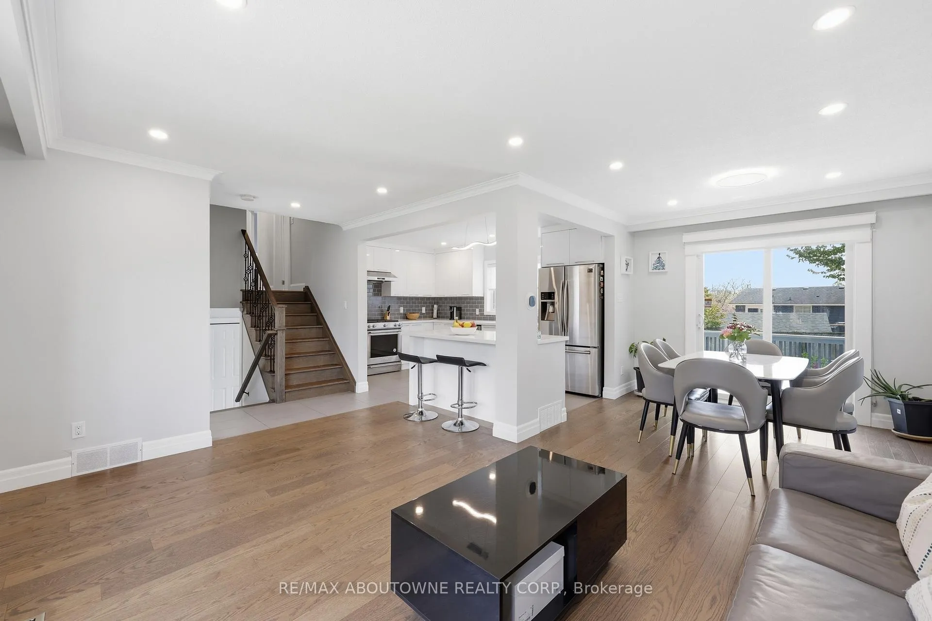 Photo 11 of 2122 Bridge Road, Oakville, West — HOMEH