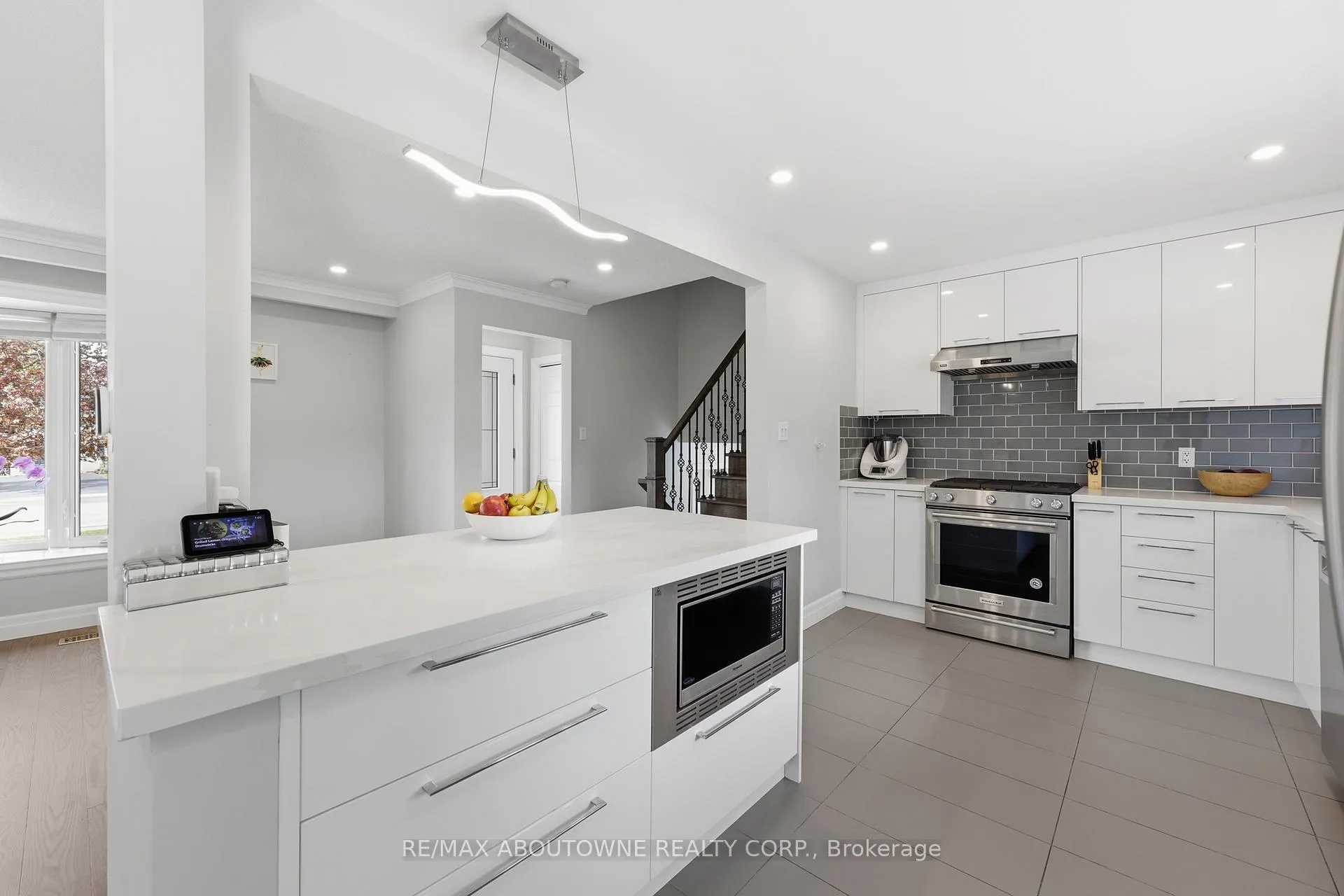 Photo 15 of 2122 Bridge Road, Oakville, West — HOMEH