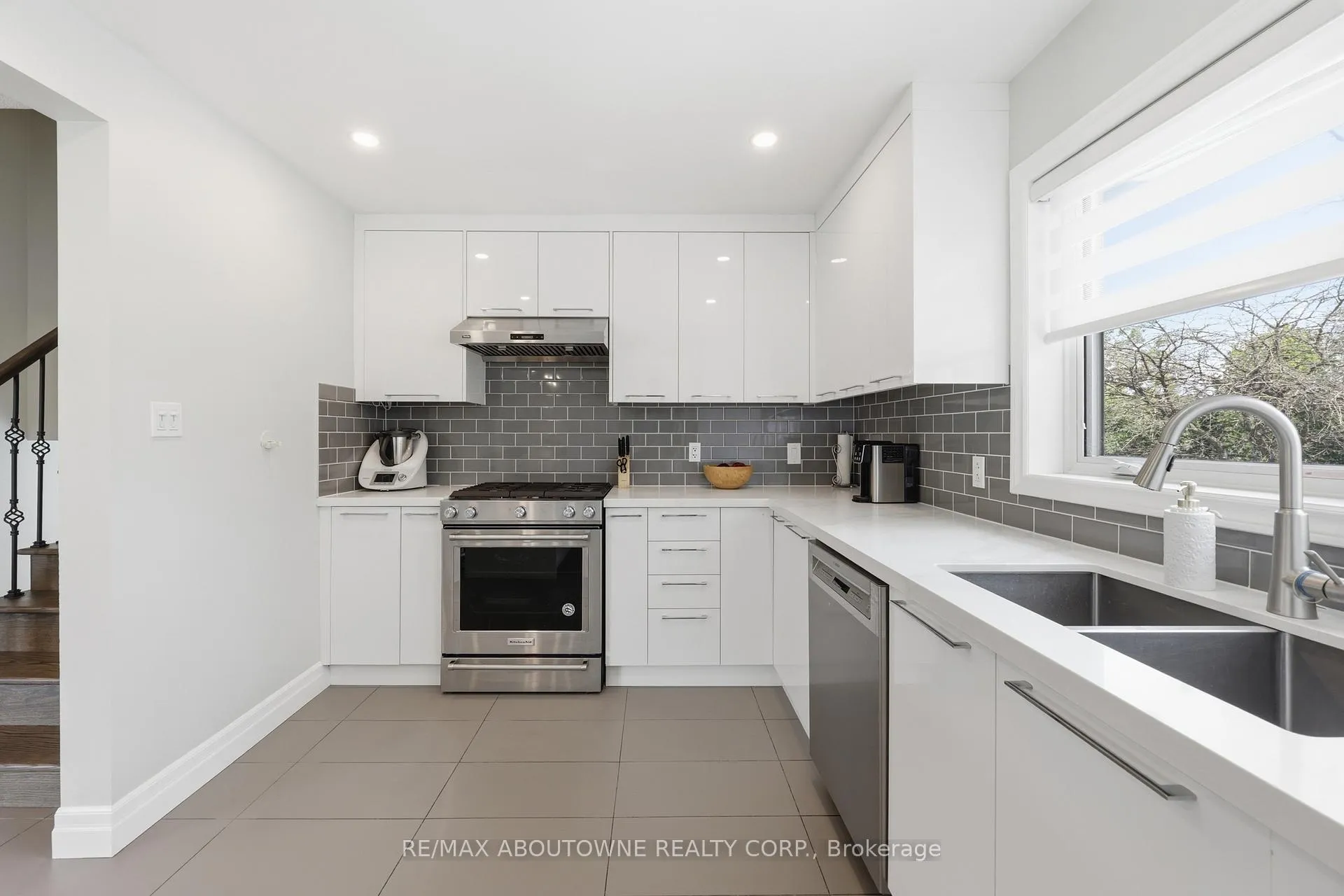 Photo 16 of 2122 Bridge Road, Oakville, West — HOMEH
