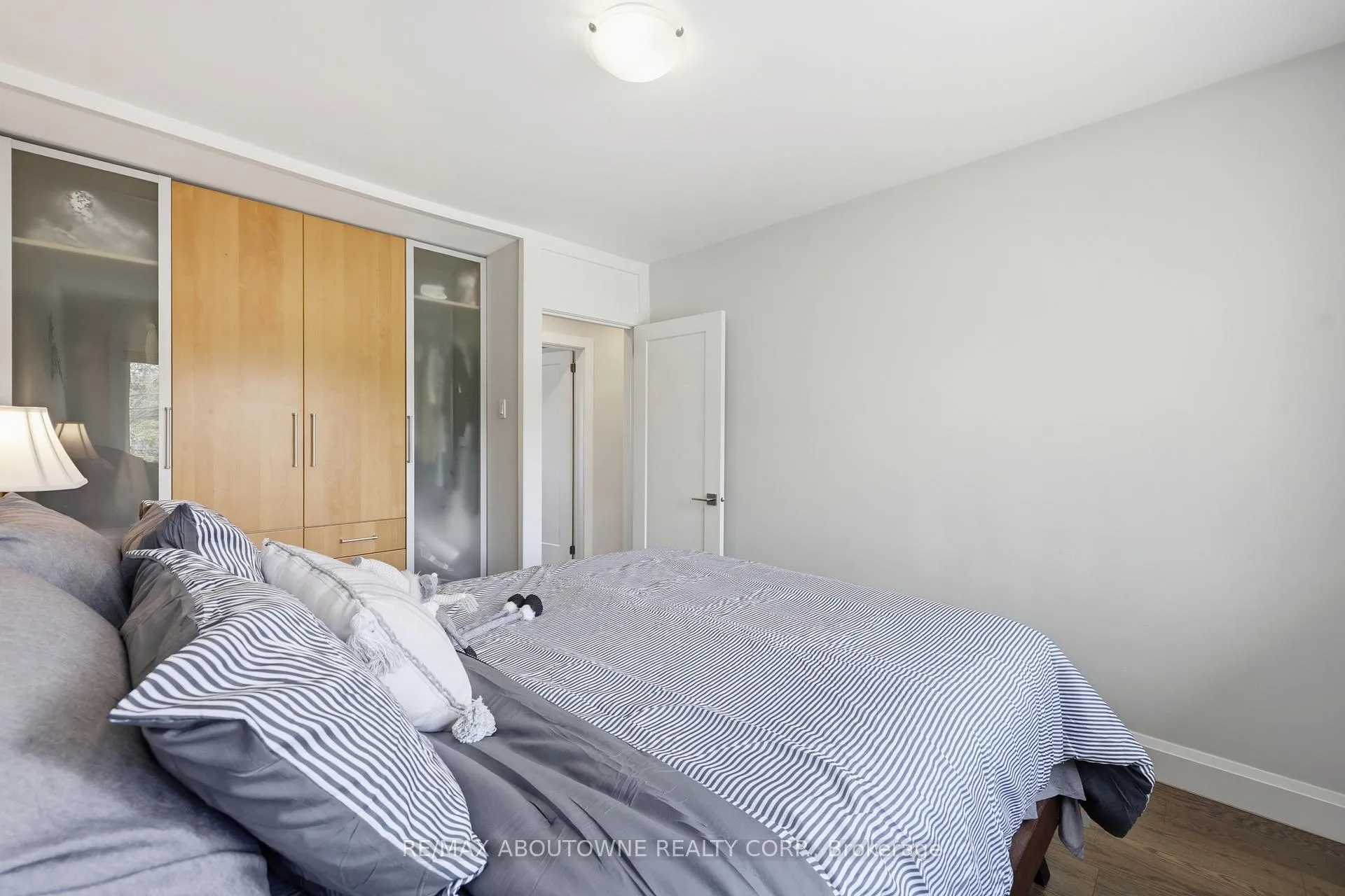 Photo 22 of 2122 Bridge Road, Oakville, West — HOMEH