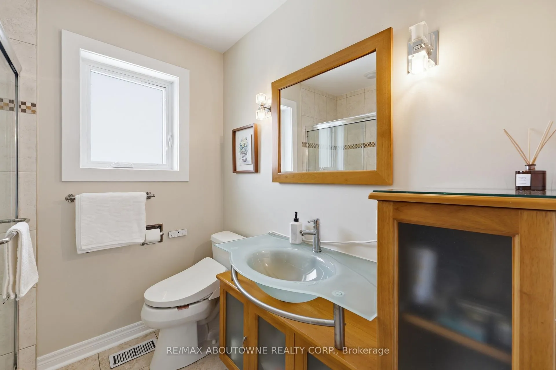 Photo 25 of 2122 Bridge Road, Oakville, West — HOMEH
