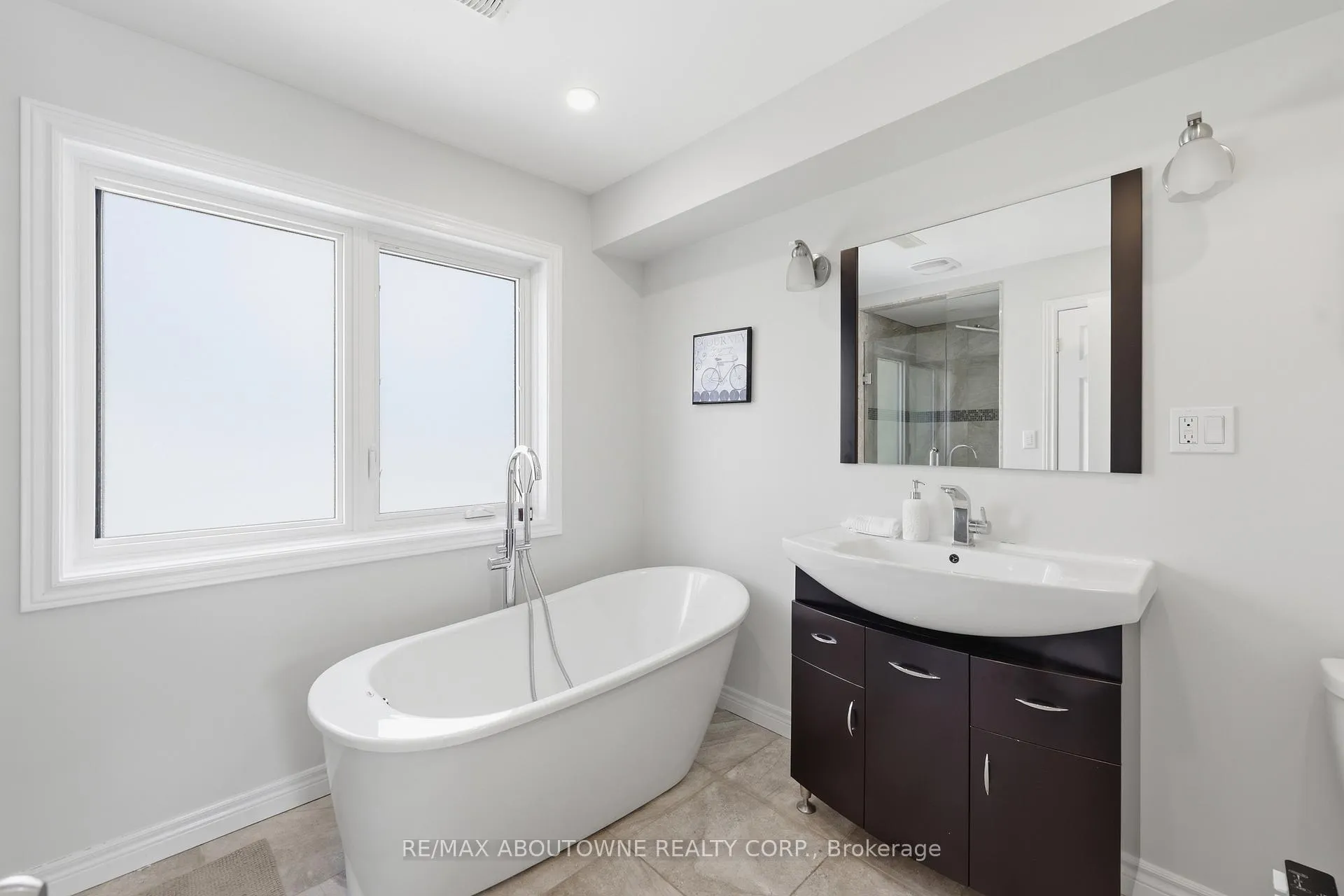 Photo 26 of 2122 Bridge Road, Oakville, West — HOMEH