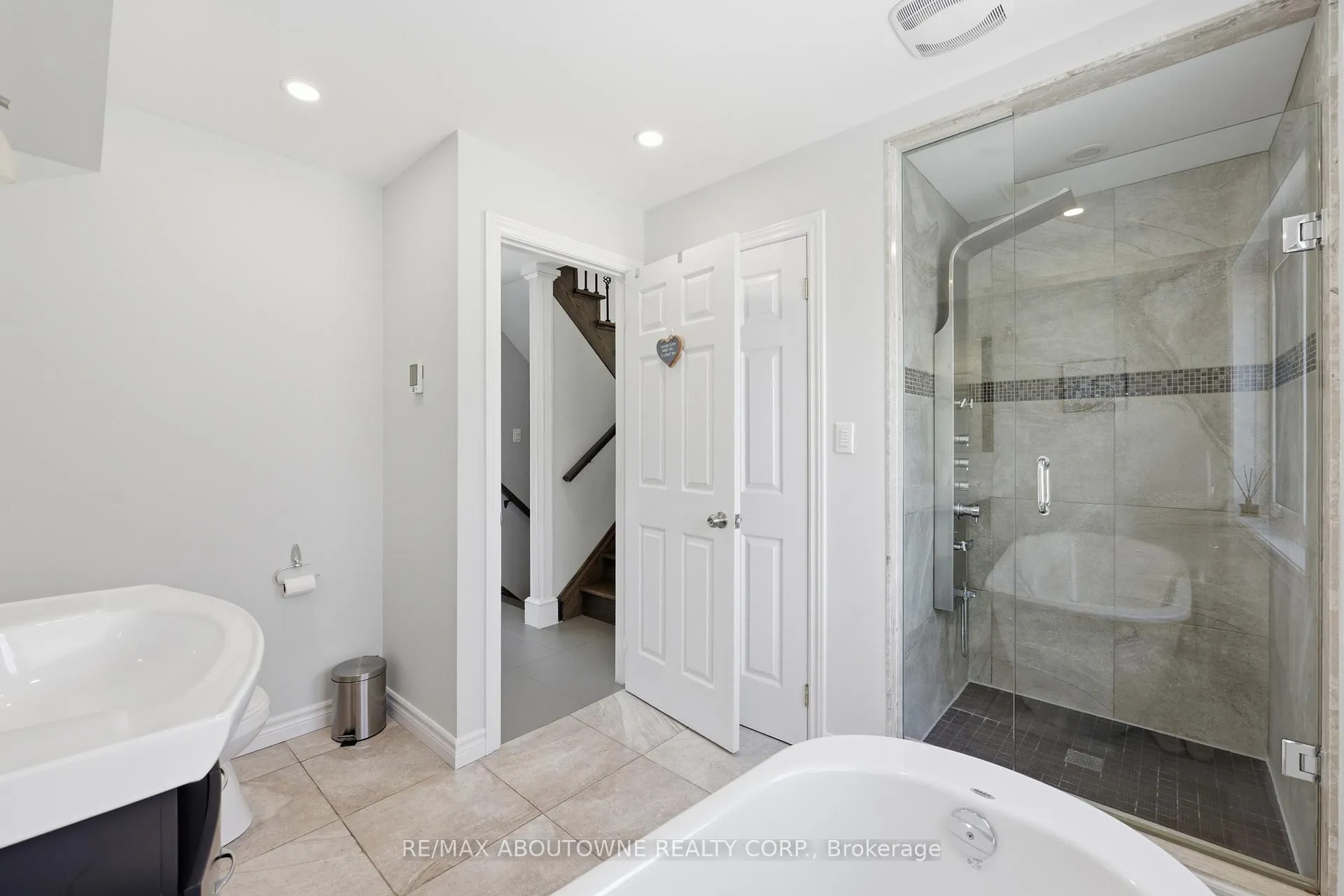 Photo 27 of 2122 Bridge Road, Oakville, West — HOMEH