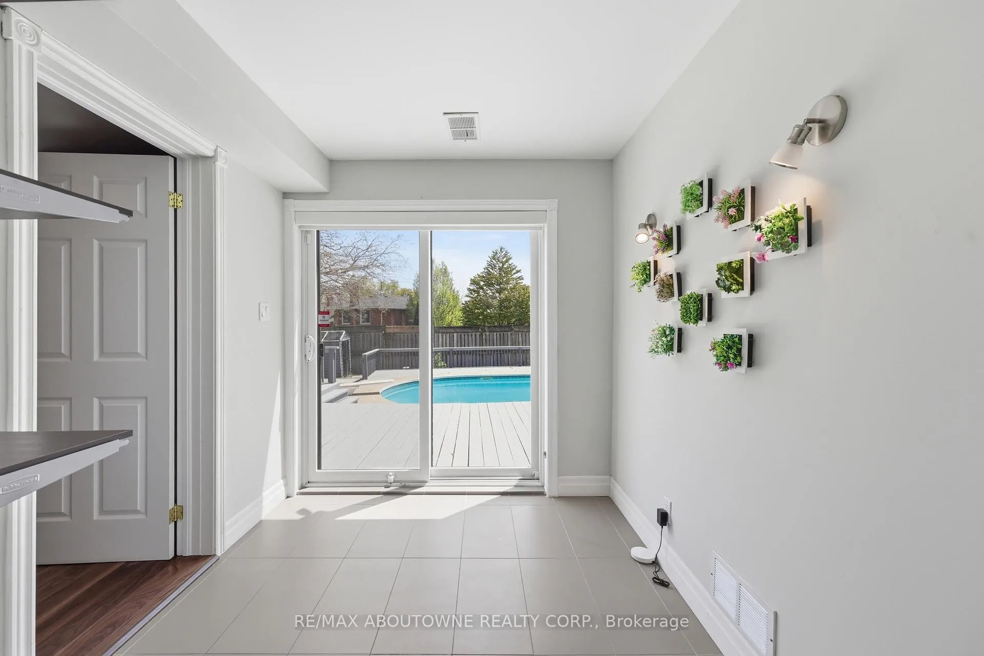 Photo 30 of 2122 Bridge Road, Oakville, West — HOMEH