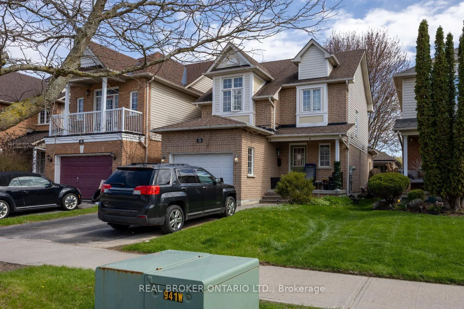 Photo 2 of 43 Madden Place, Clarington, Bowmanville — HOMEH