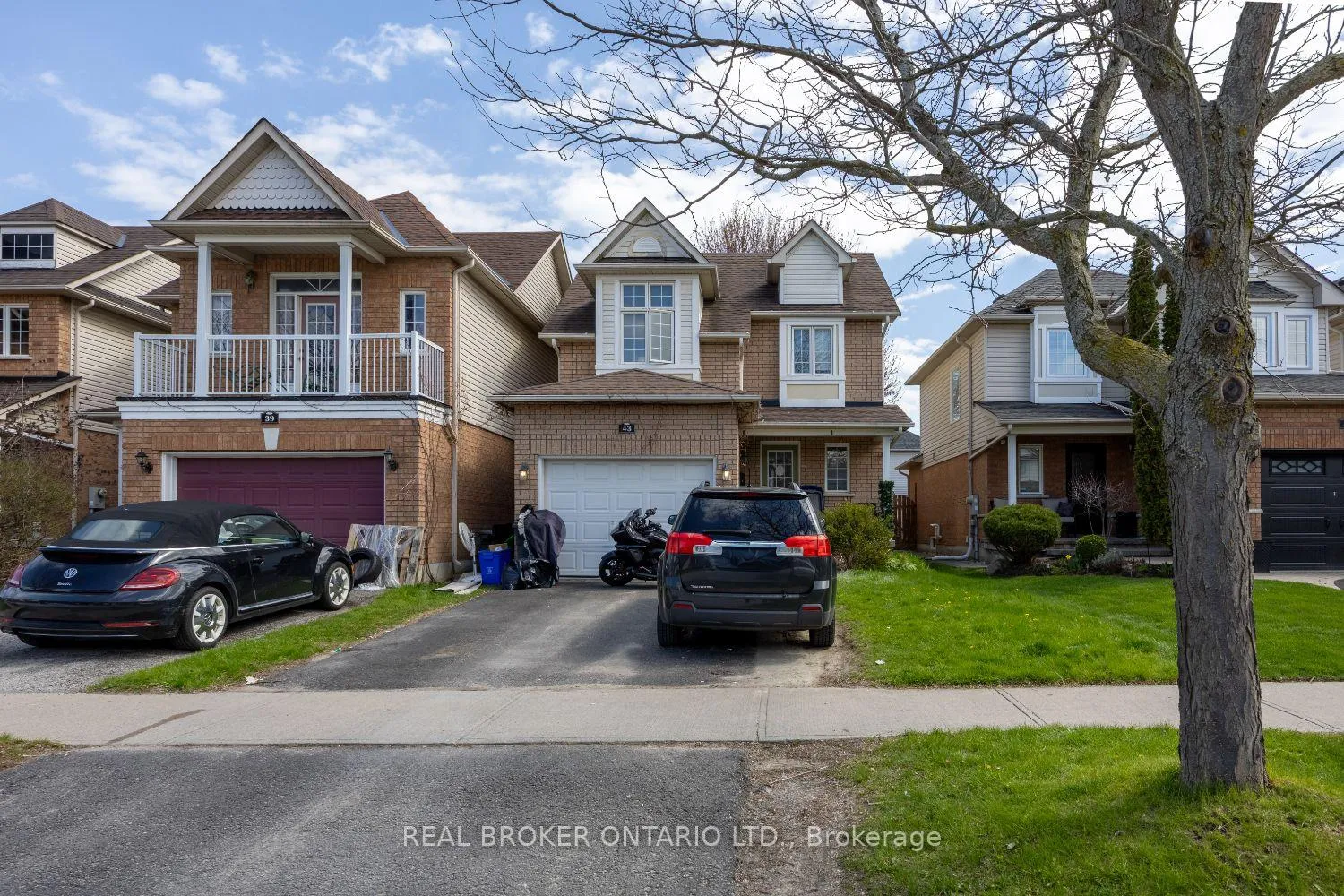 Photo 3 of 43 Madden Place, Clarington, Bowmanville — HOMEH
