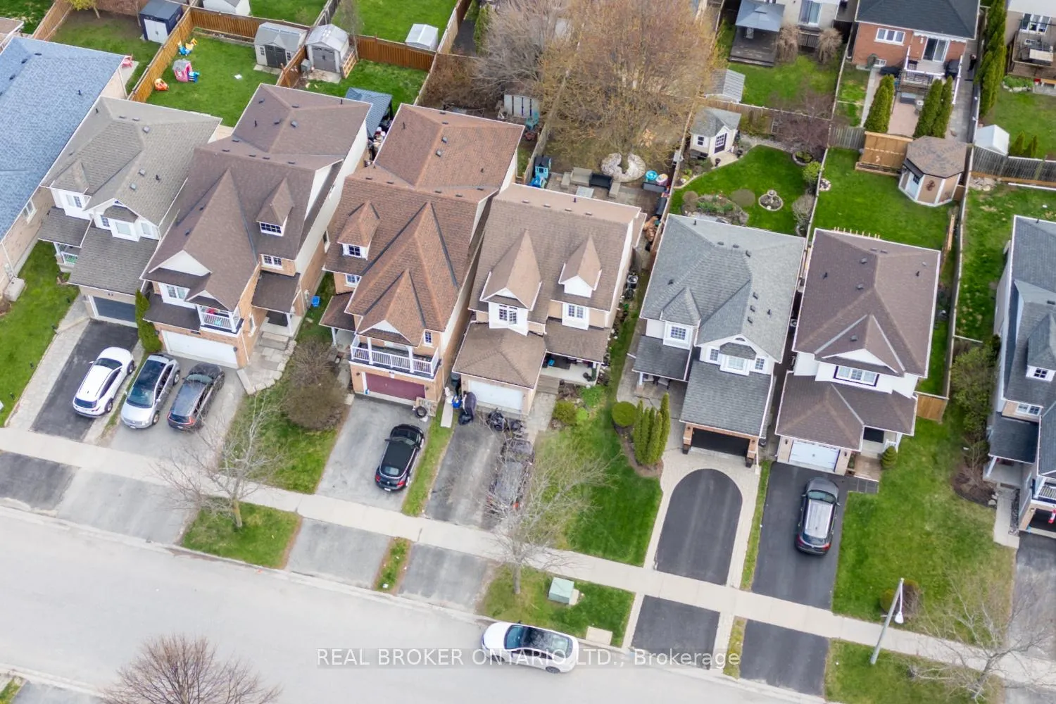 Photo 1 of 43 Madden Place, Clarington, Bowmanville — HOMEH