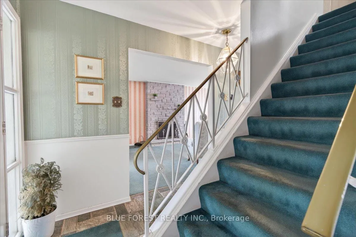 Photo 8 of 34 Compton Crescent, London, South R — HOMEH