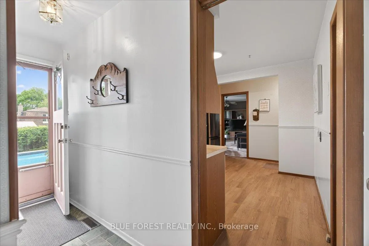Photo 16 of 34 Compton Crescent, London, South R — HOMEH