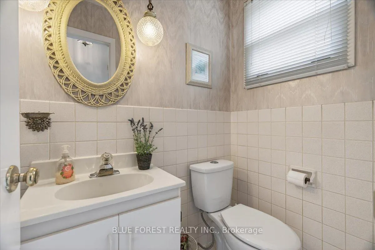 Photo 18 of 34 Compton Crescent, London, South R — HOMEH