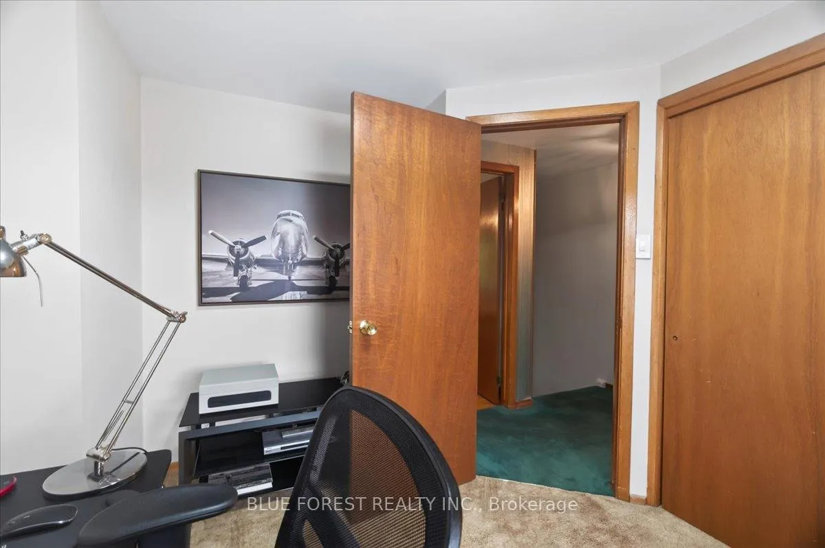 Photo 31 of 34 Compton Crescent, London, South R — HOMEH