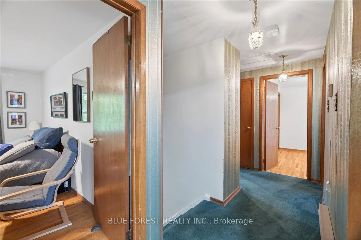 Photo 32 of 34 Compton Crescent, London, South R — HOMEH