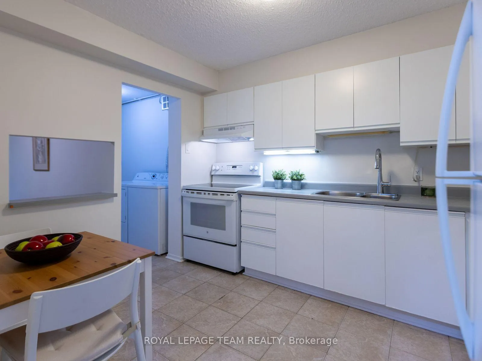 Photo 8 of Unit 404, 200 Bay Street, Ottawa, Ottawa Centre — HOMEH