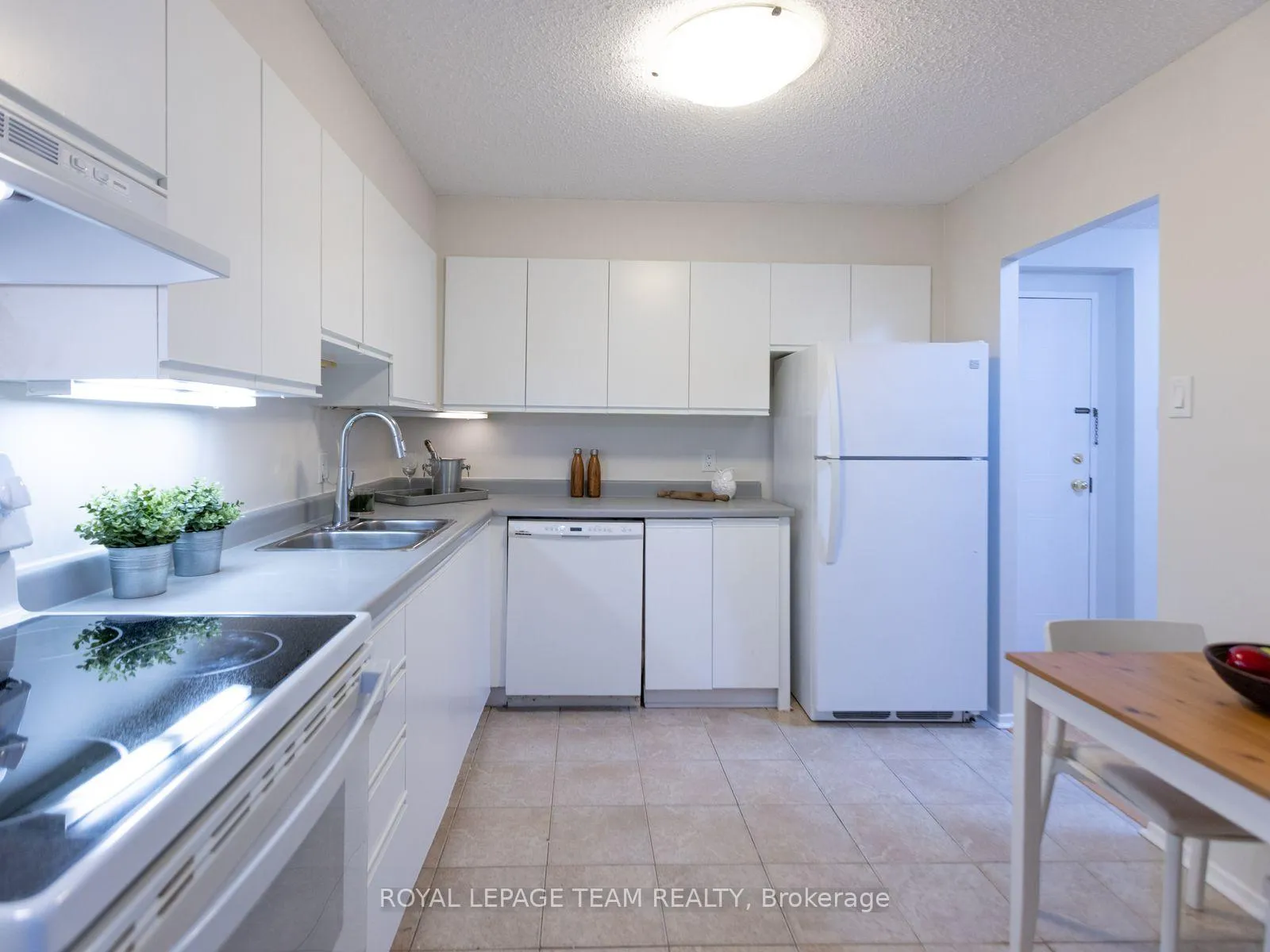 Photo 9 of Unit 404, 200 Bay Street, Ottawa, Ottawa Centre — HOMEH