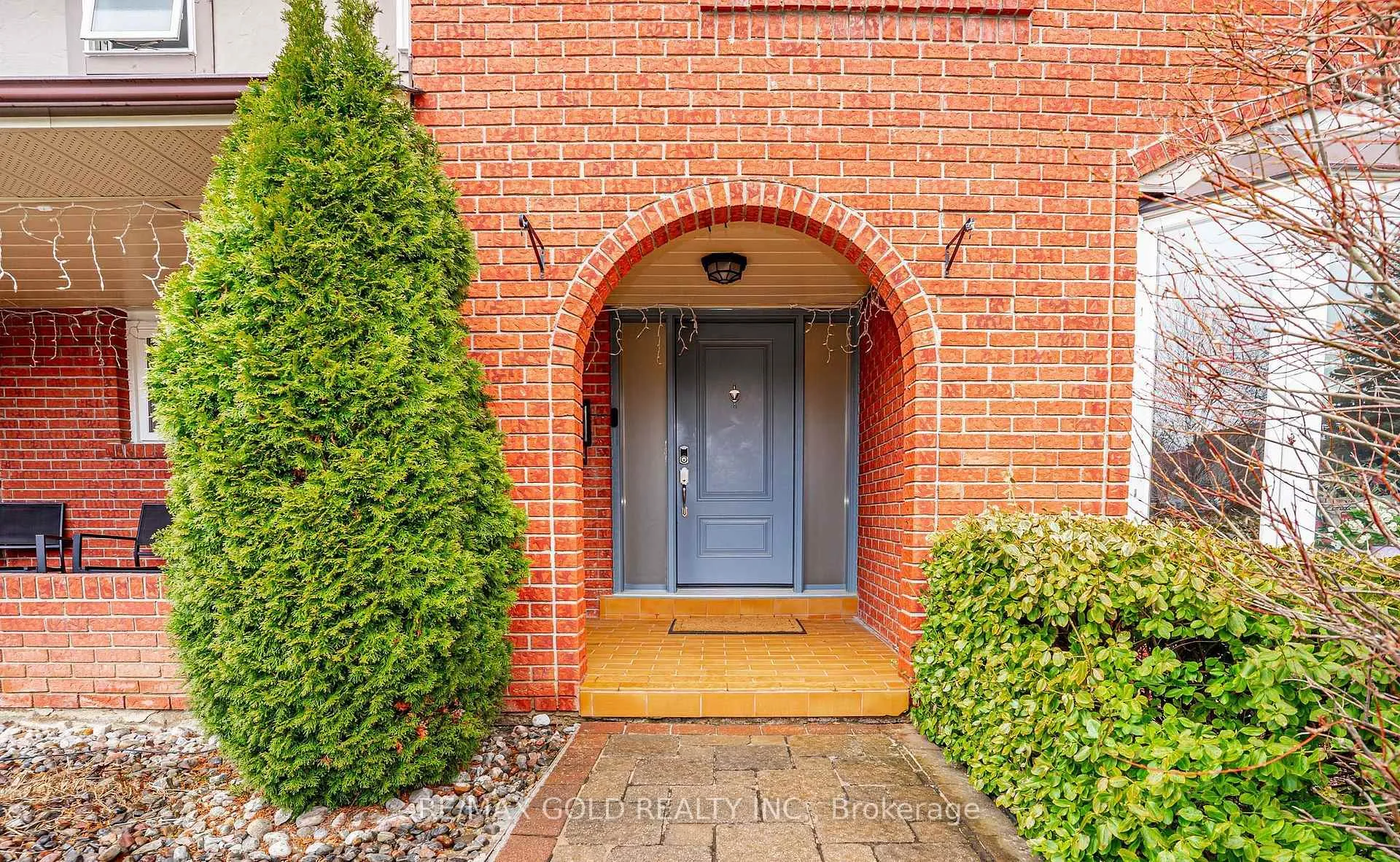 Photo 3 of 8 Oldham Crescent, Brampton, Snelgrove — HOMEH