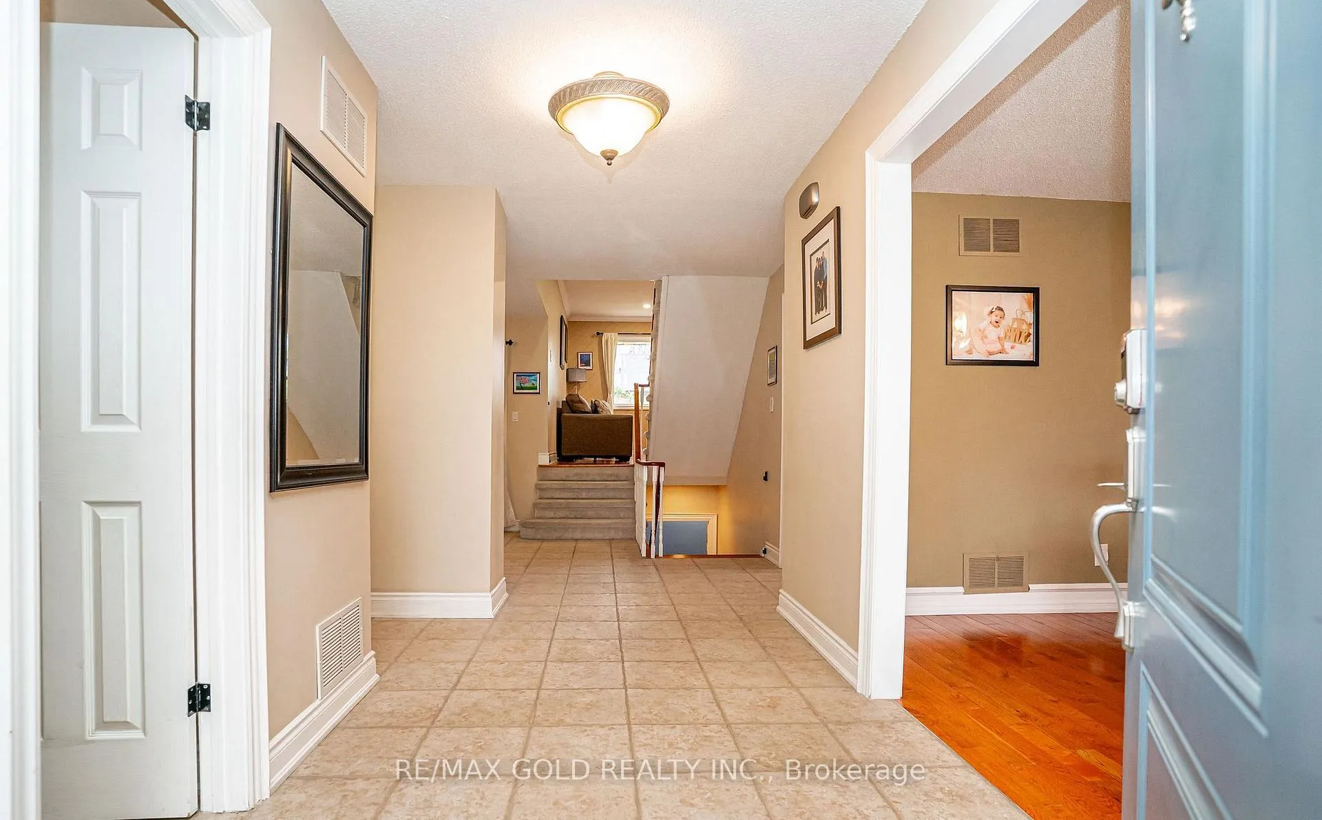 Photo 5 of 8 Oldham Crescent, Brampton, Snelgrove — HOMEH