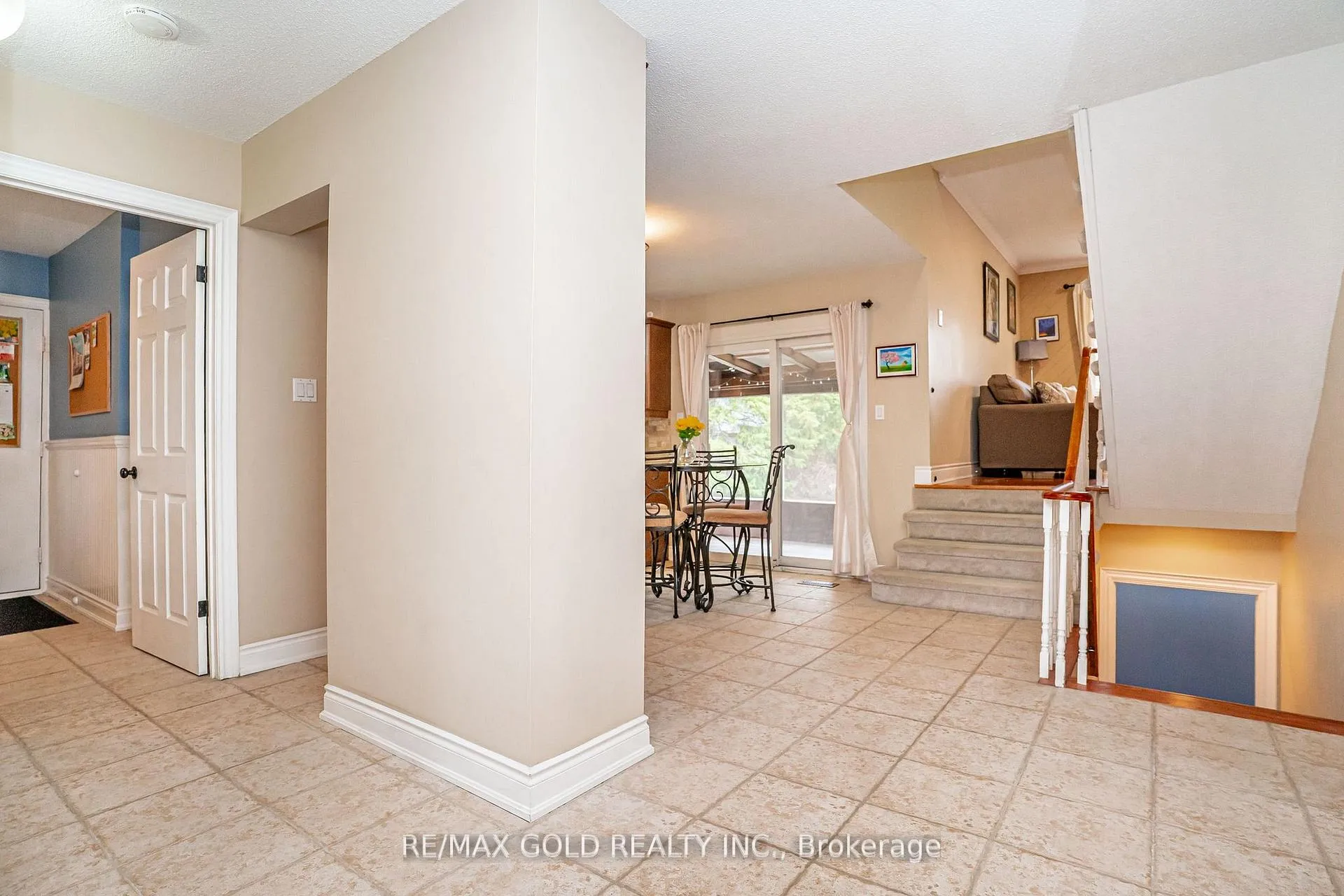 Photo 11 of 8 Oldham Crescent, Brampton, Snelgrove — HOMEH