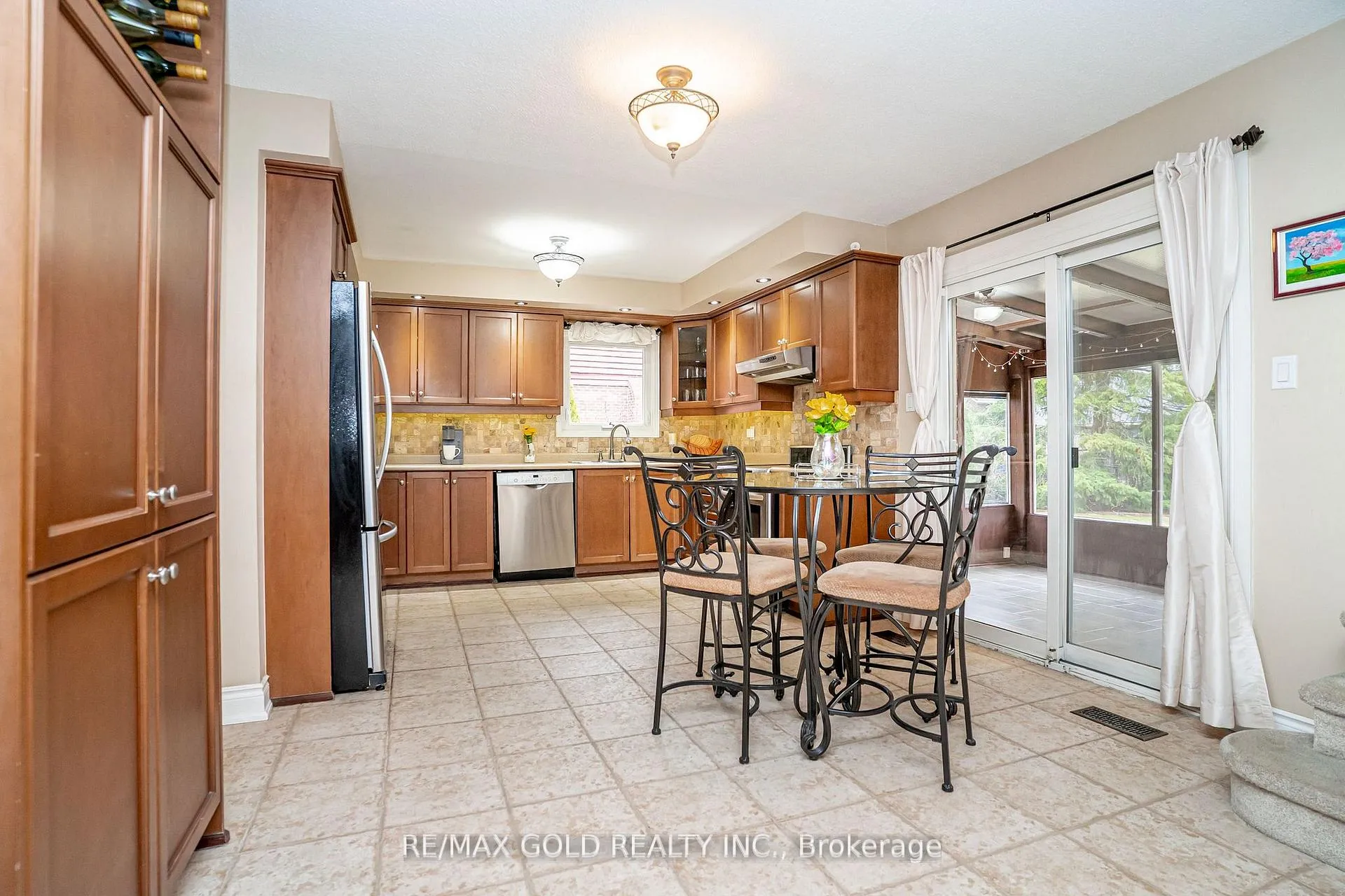 Photo 12 of 8 Oldham Crescent, Brampton, Snelgrove — HOMEH