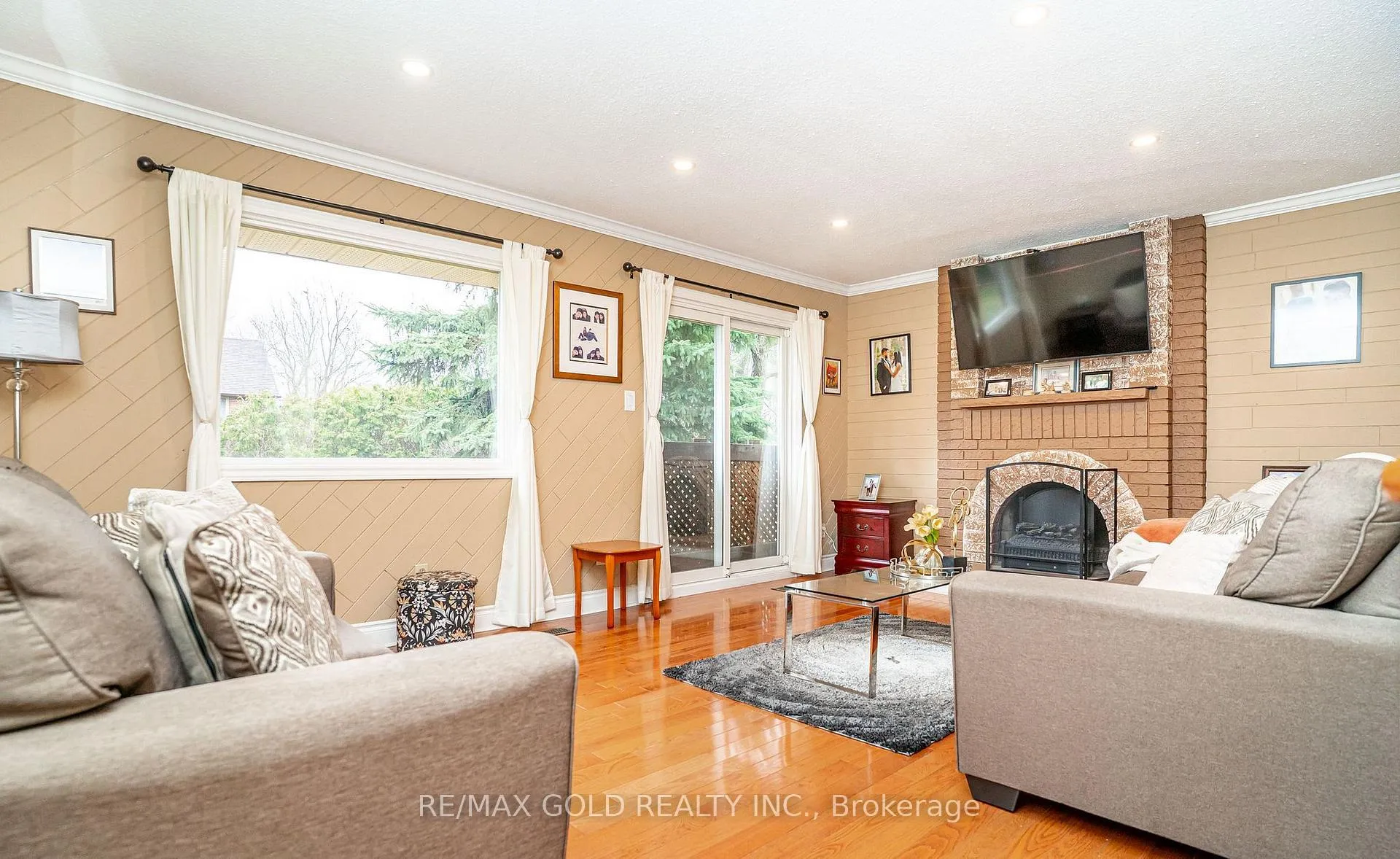Photo 15 of 8 Oldham Crescent, Brampton, Snelgrove — HOMEH