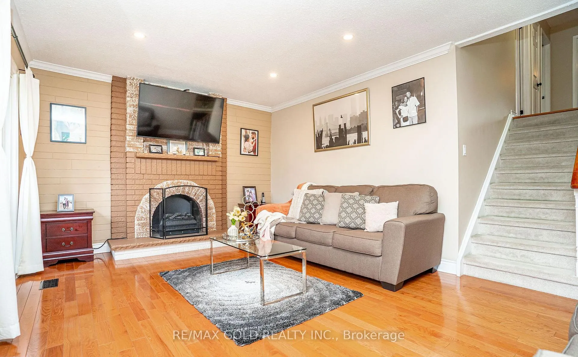 Photo 16 of 8 Oldham Crescent, Brampton, Snelgrove — HOMEH