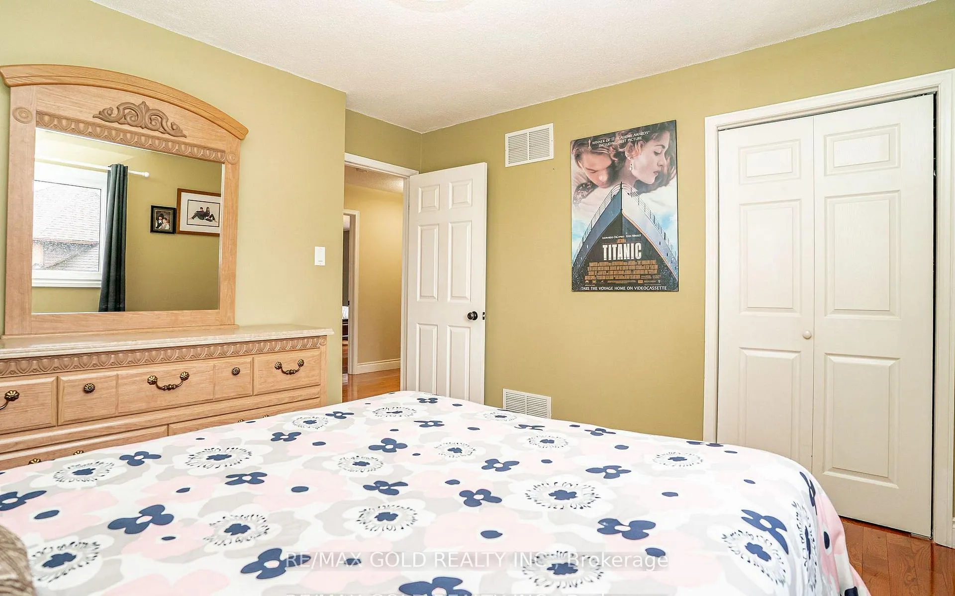 Photo 26 of 8 Oldham Crescent, Brampton, Snelgrove — HOMEH