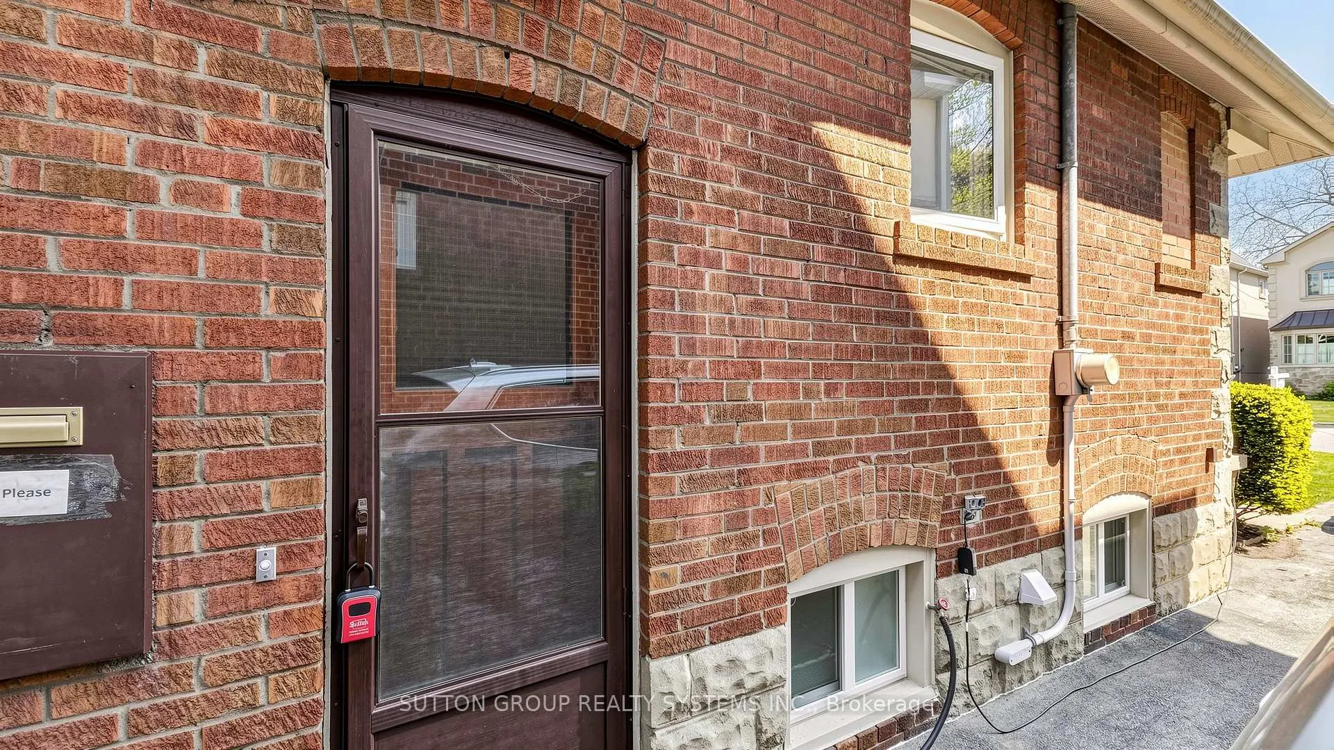 Photo 29 of 14 Elsfield Road, Etobicoke, Stonegate-Queensway — HOMEH
